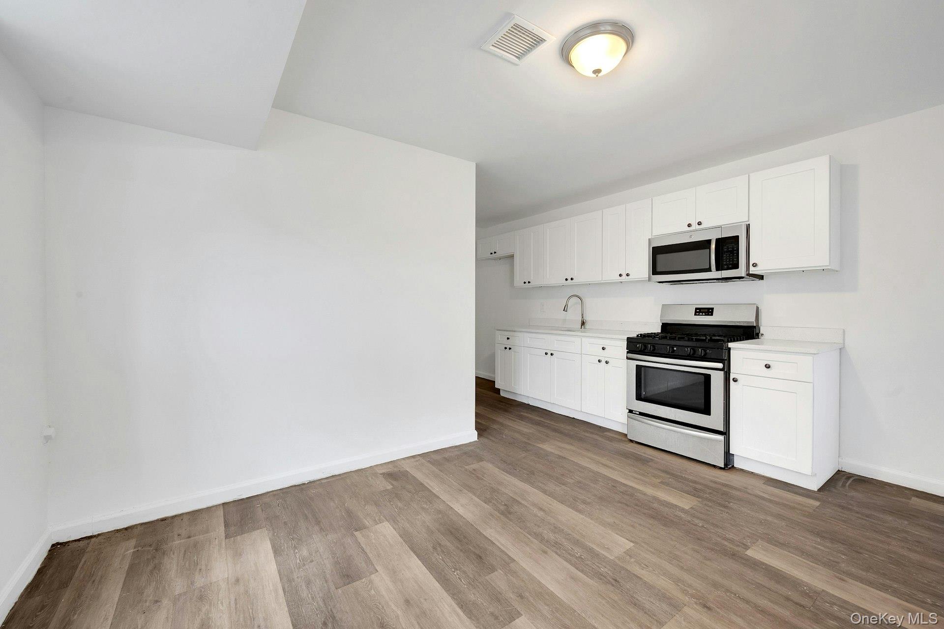 820 Hollywood Avenue, Bronx, NY 10465