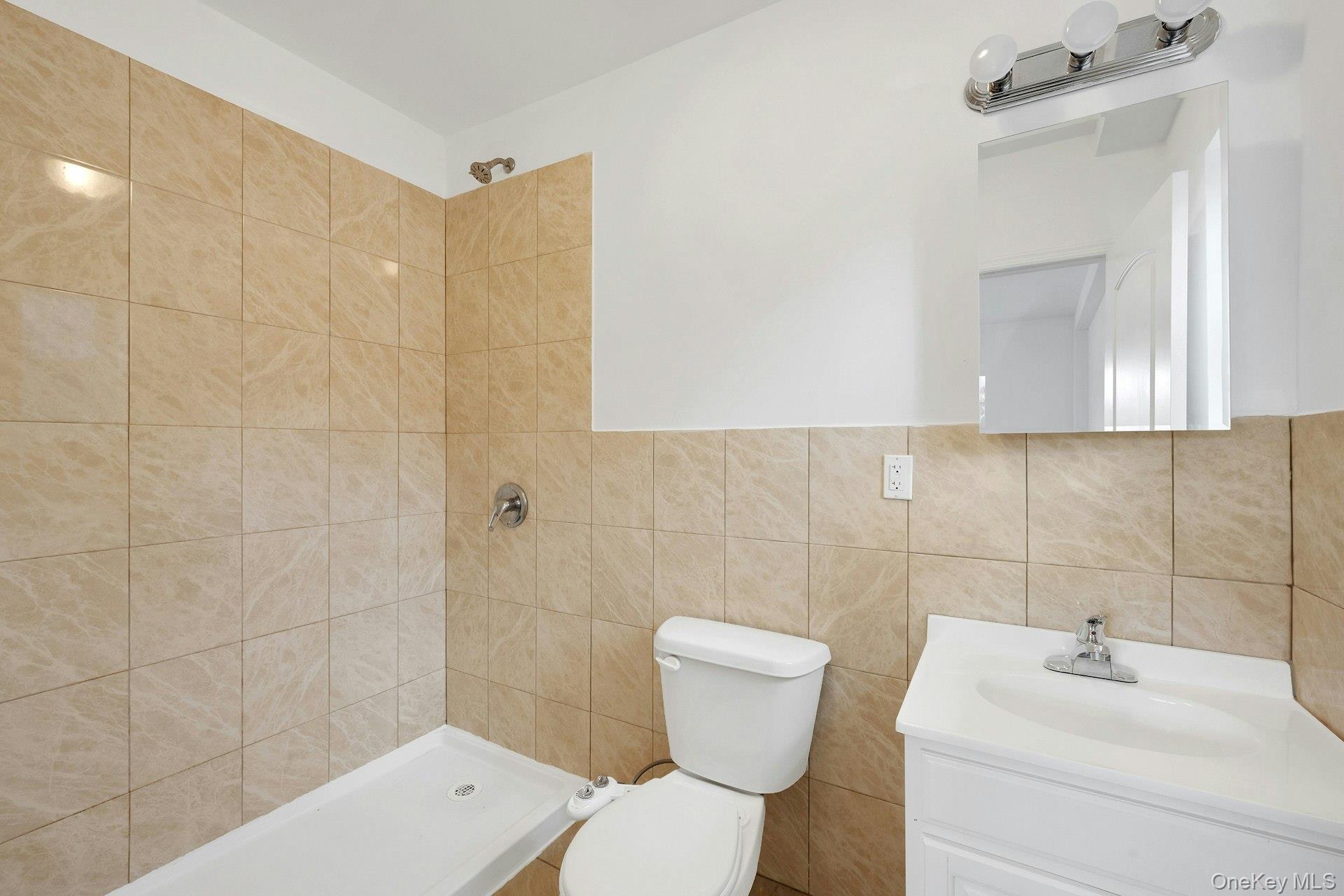 820 Hollywood Avenue, Bronx, NY 10465