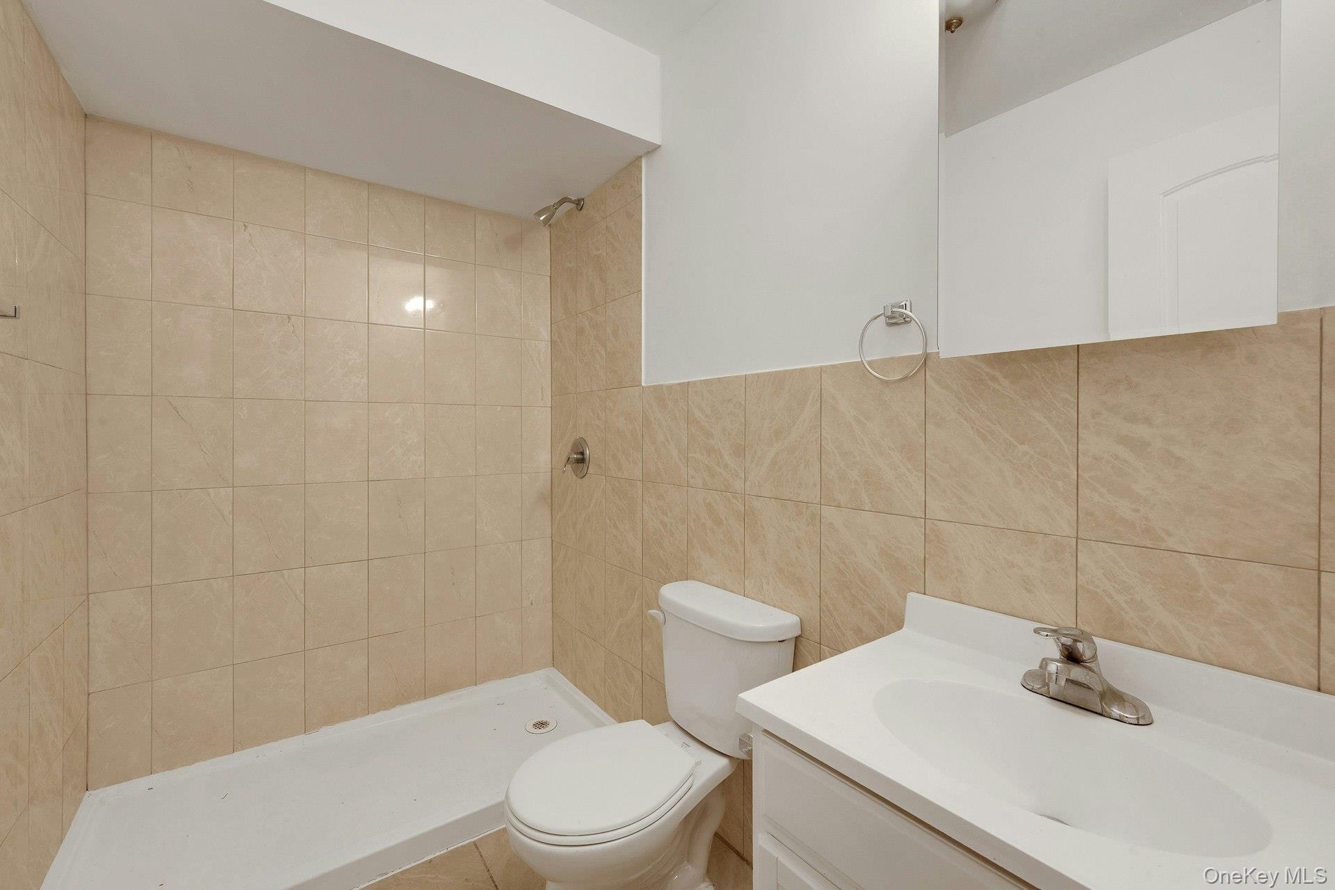 820 Hollywood Avenue, Bronx, NY 10465