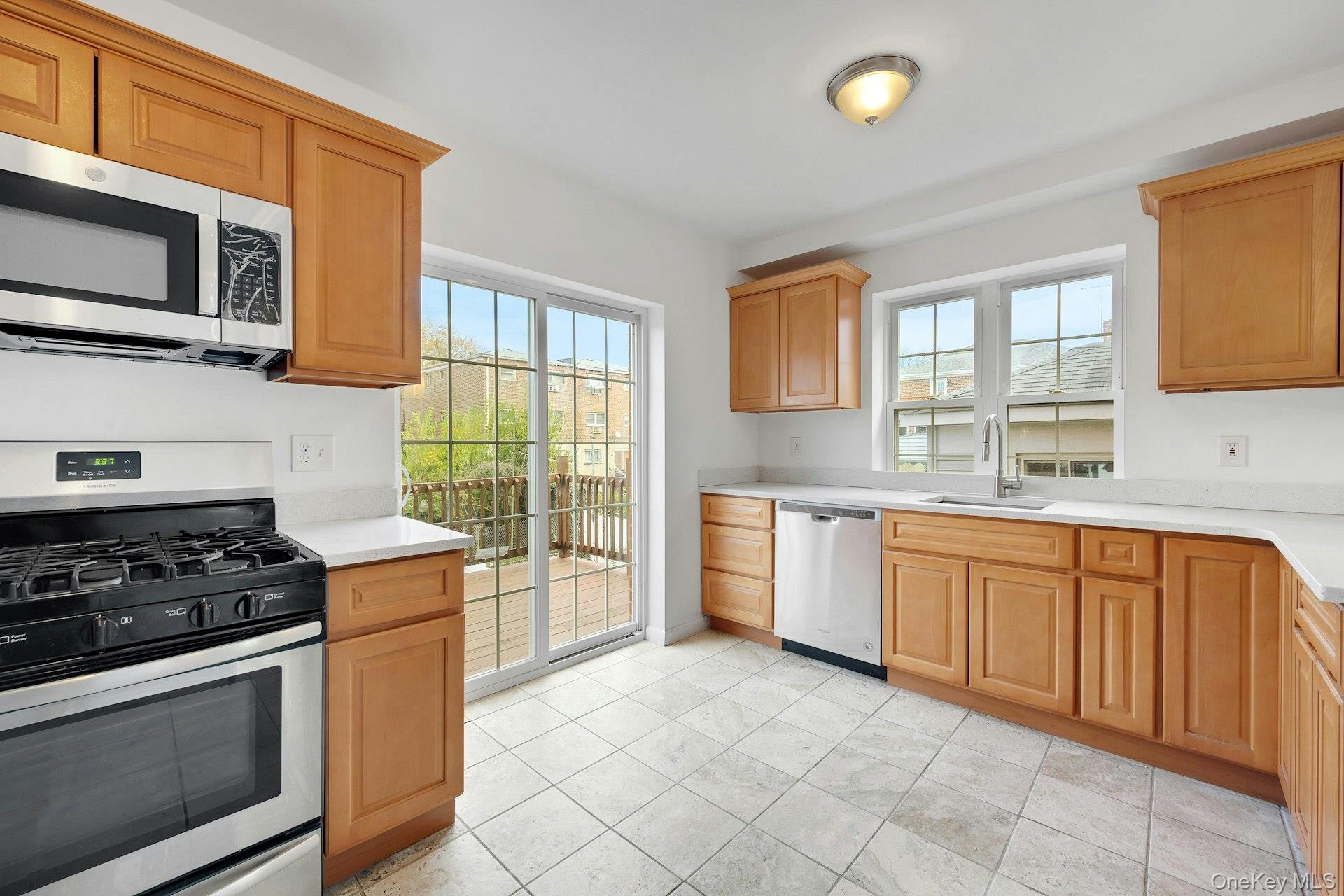 820 Hollywood Avenue, Bronx, NY 10465