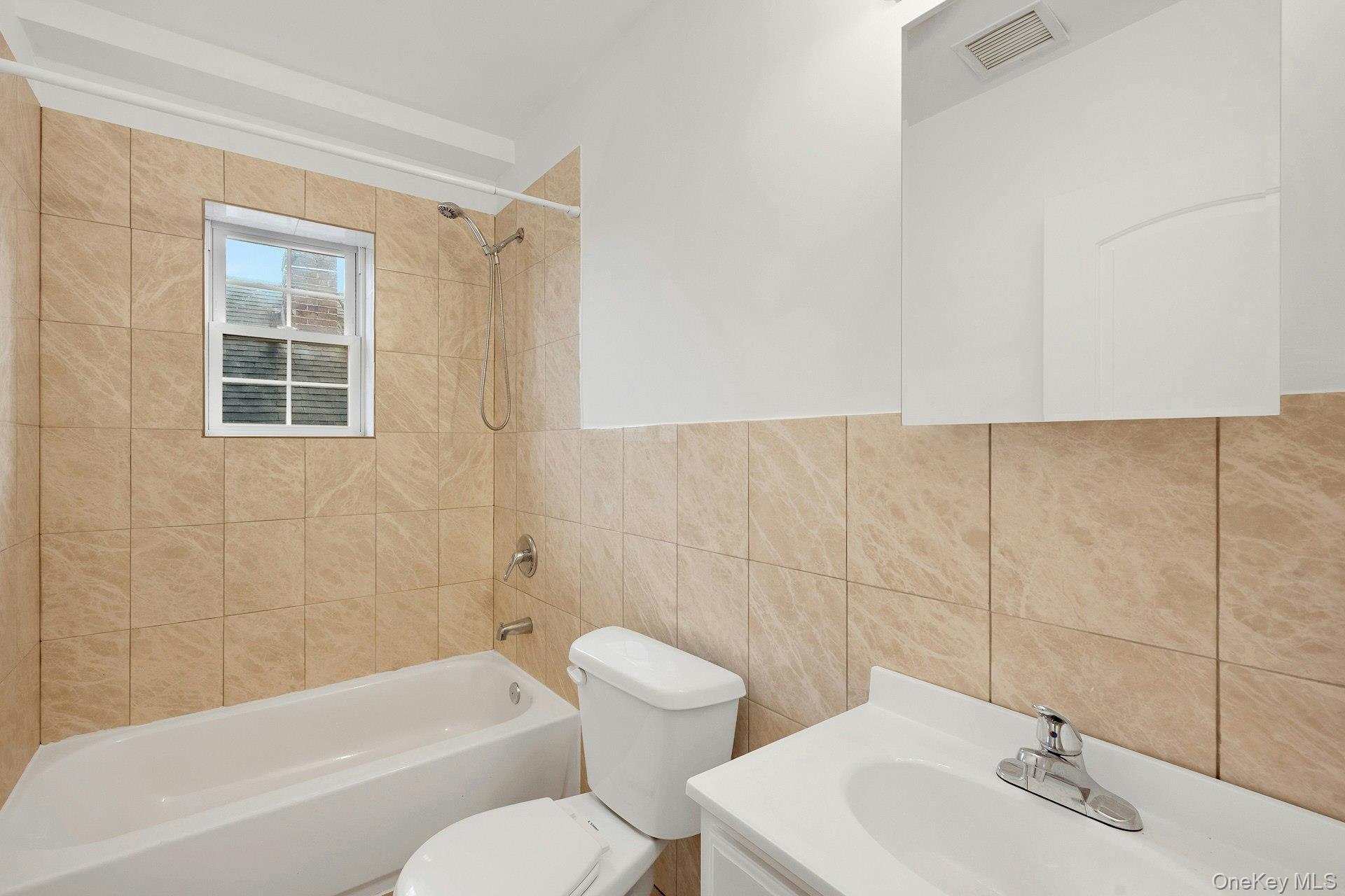 820 Hollywood Avenue, Bronx, NY 10465