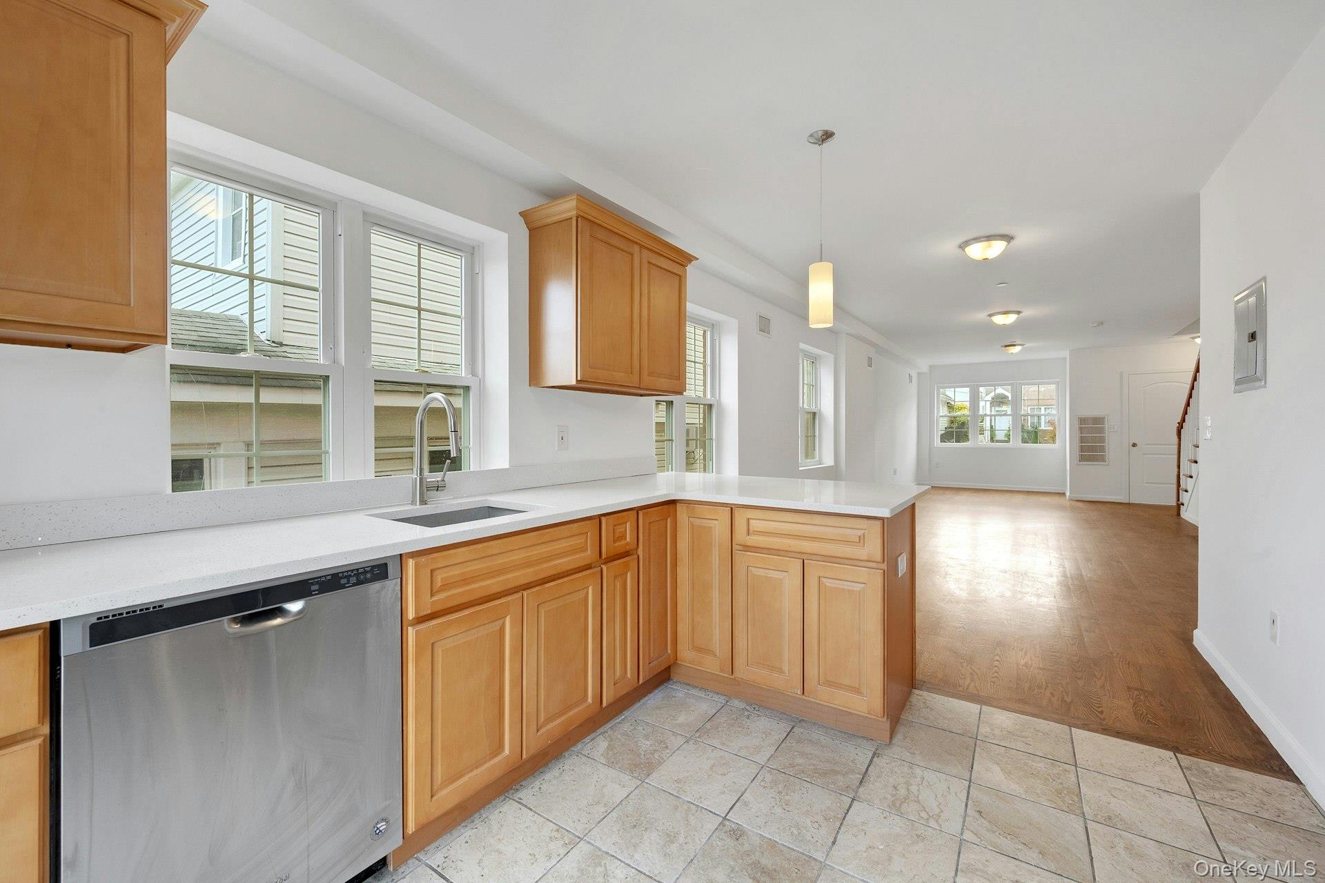 820 Hollywood Avenue, Bronx, NY 10465