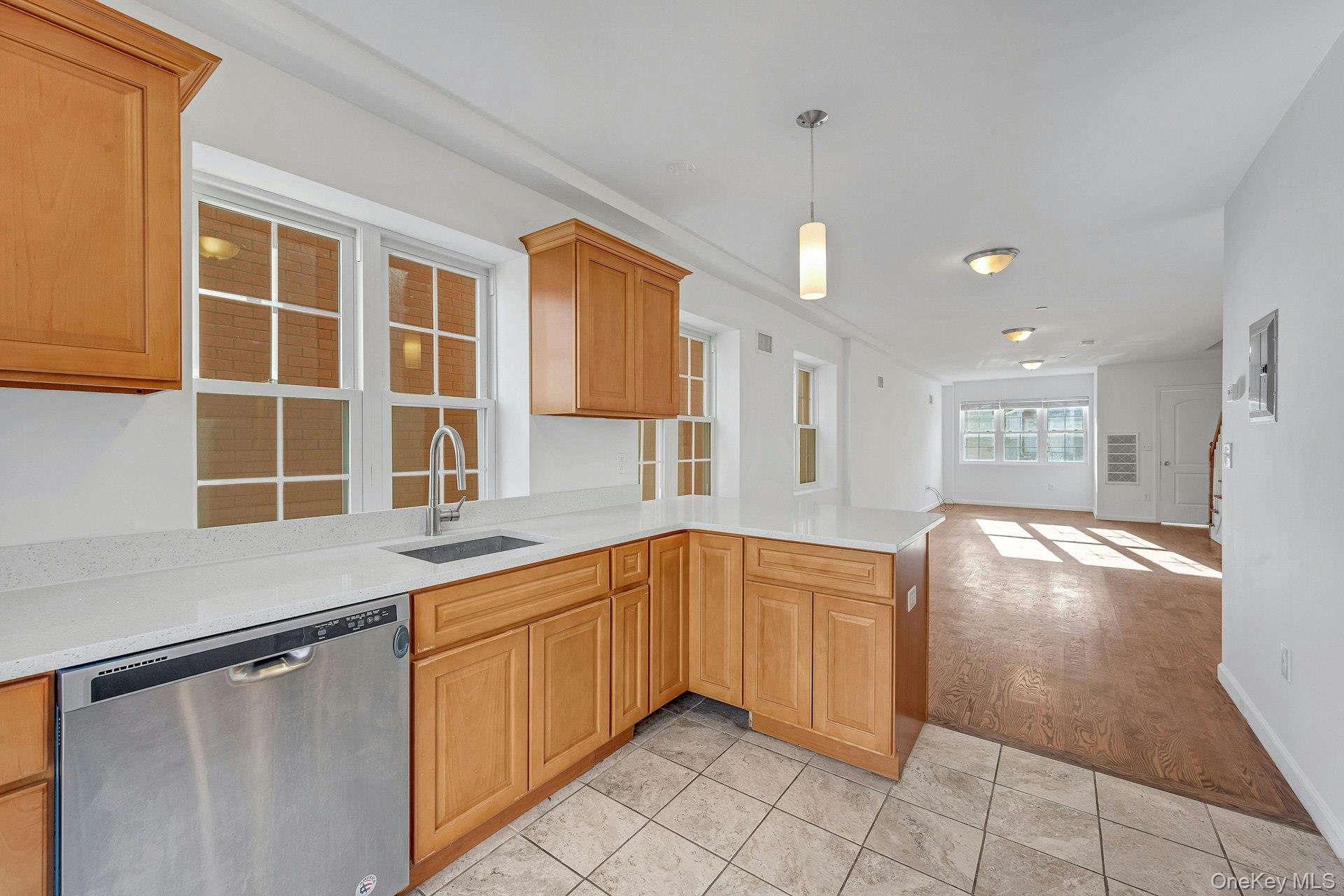 822 Hollywood Avenue, Bronx, NY 10465