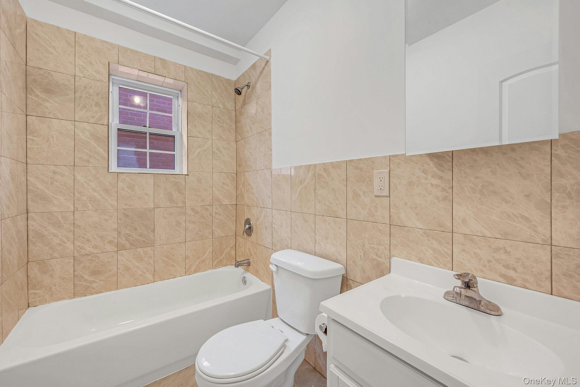 822 Hollywood Avenue, Bronx, NY 10465