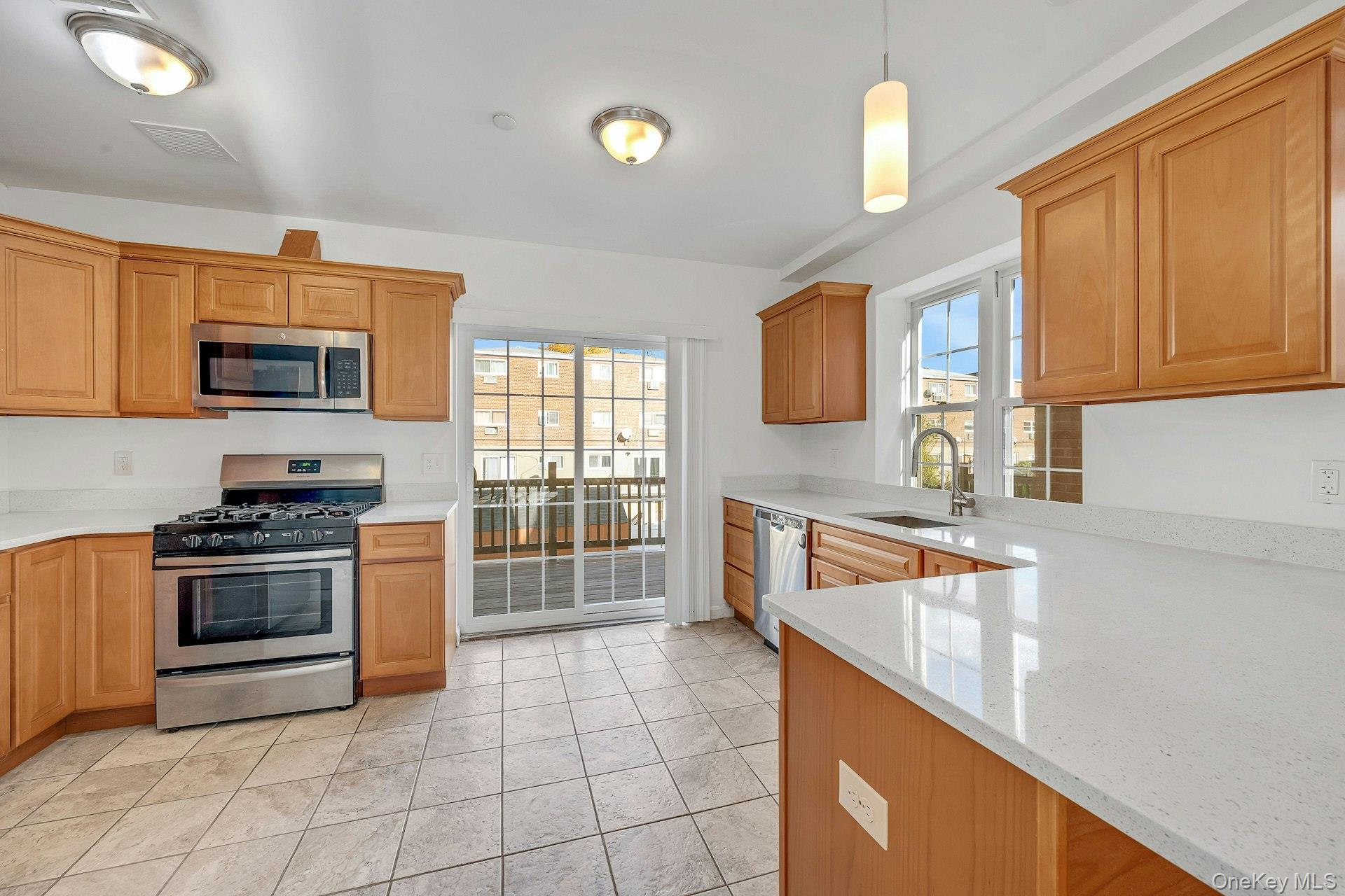 822 Hollywood Avenue, Bronx, NY 10465