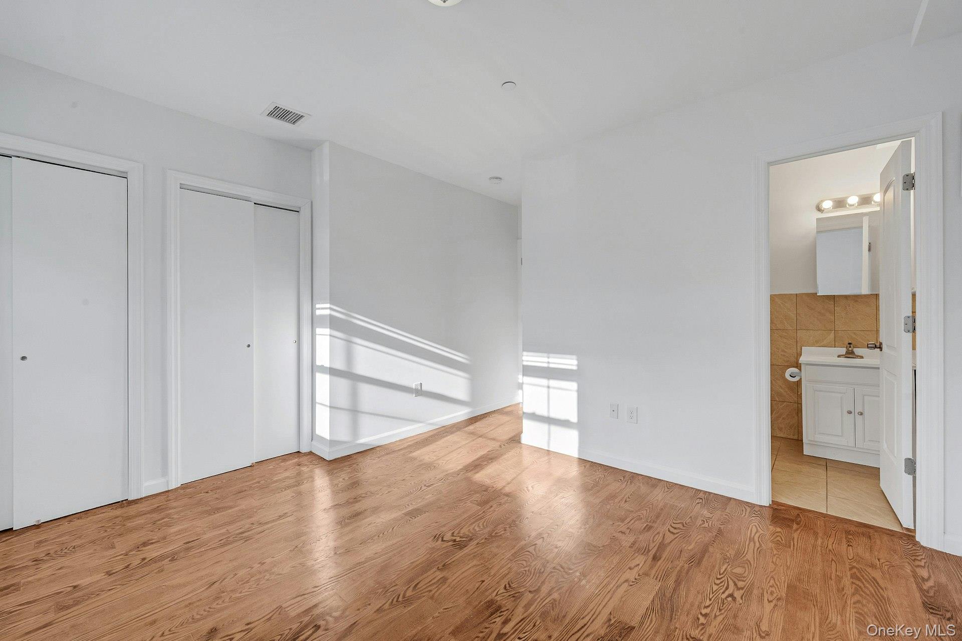 822 Hollywood Avenue, Bronx, NY 10465