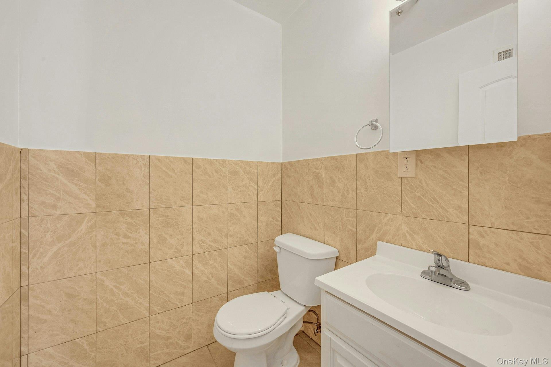 822 Hollywood Avenue, Bronx, NY 10465