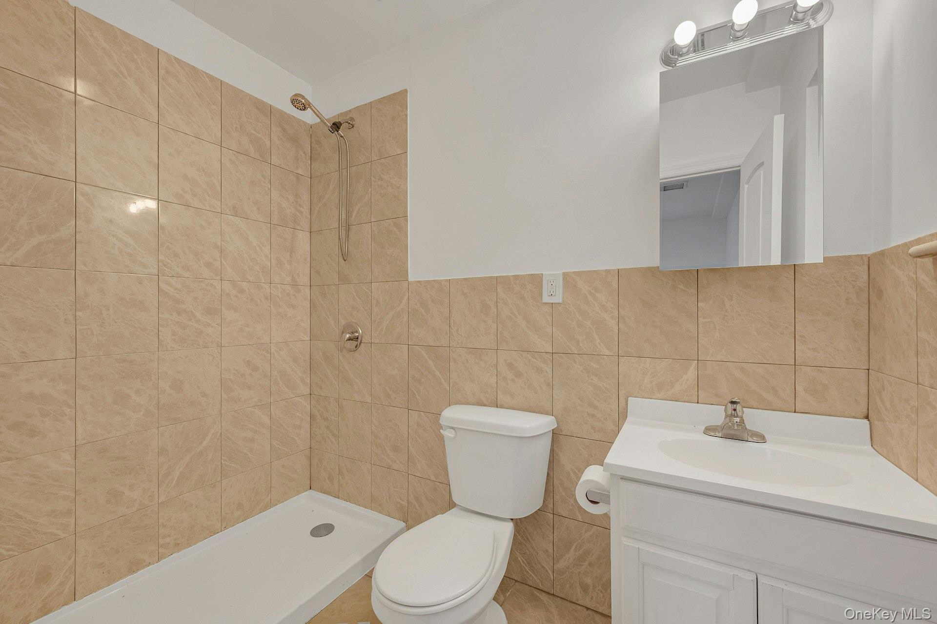 822 Hollywood Avenue, Bronx, NY 10465