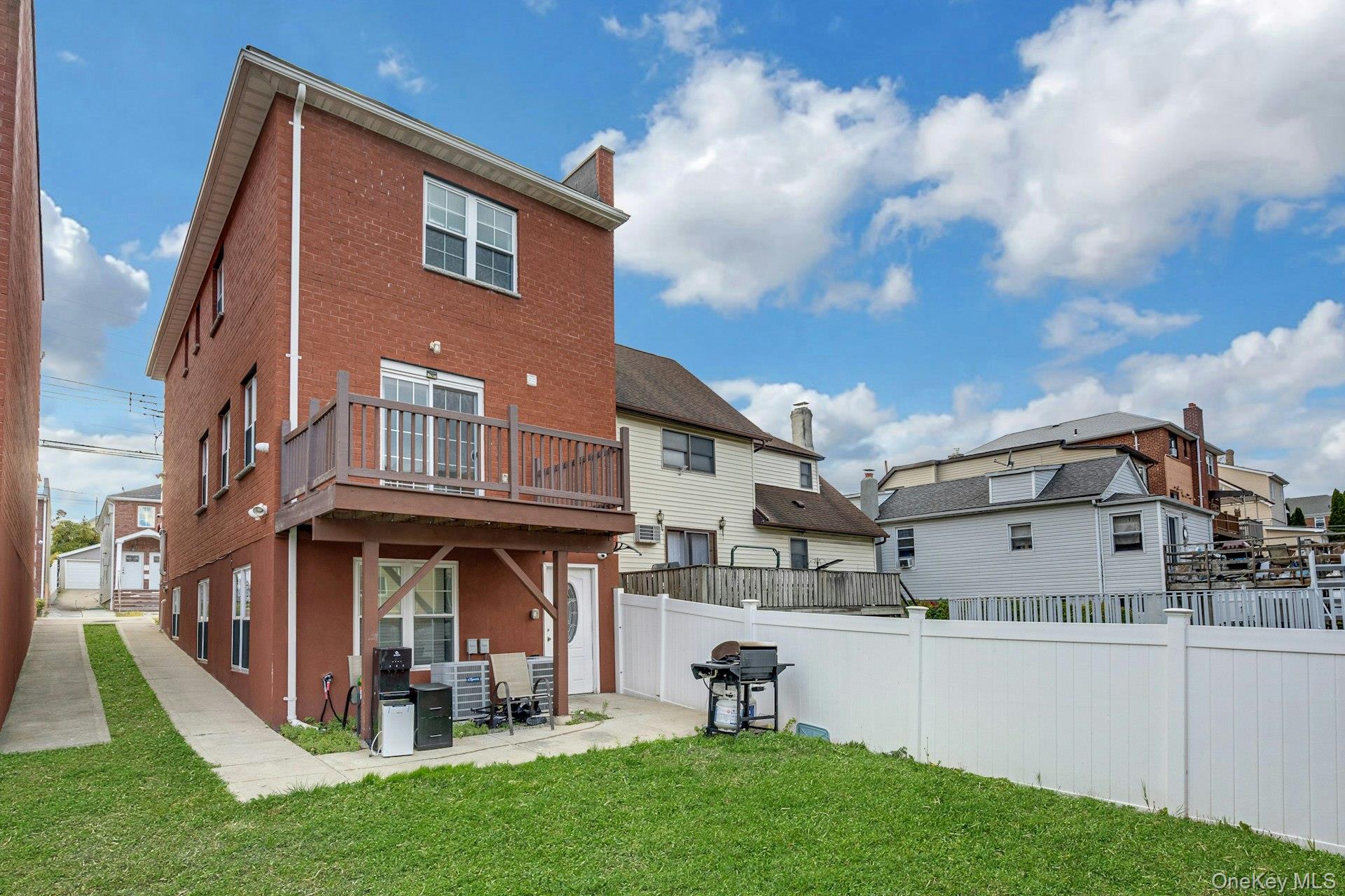 822 Hollywood Avenue, Bronx, NY 10465