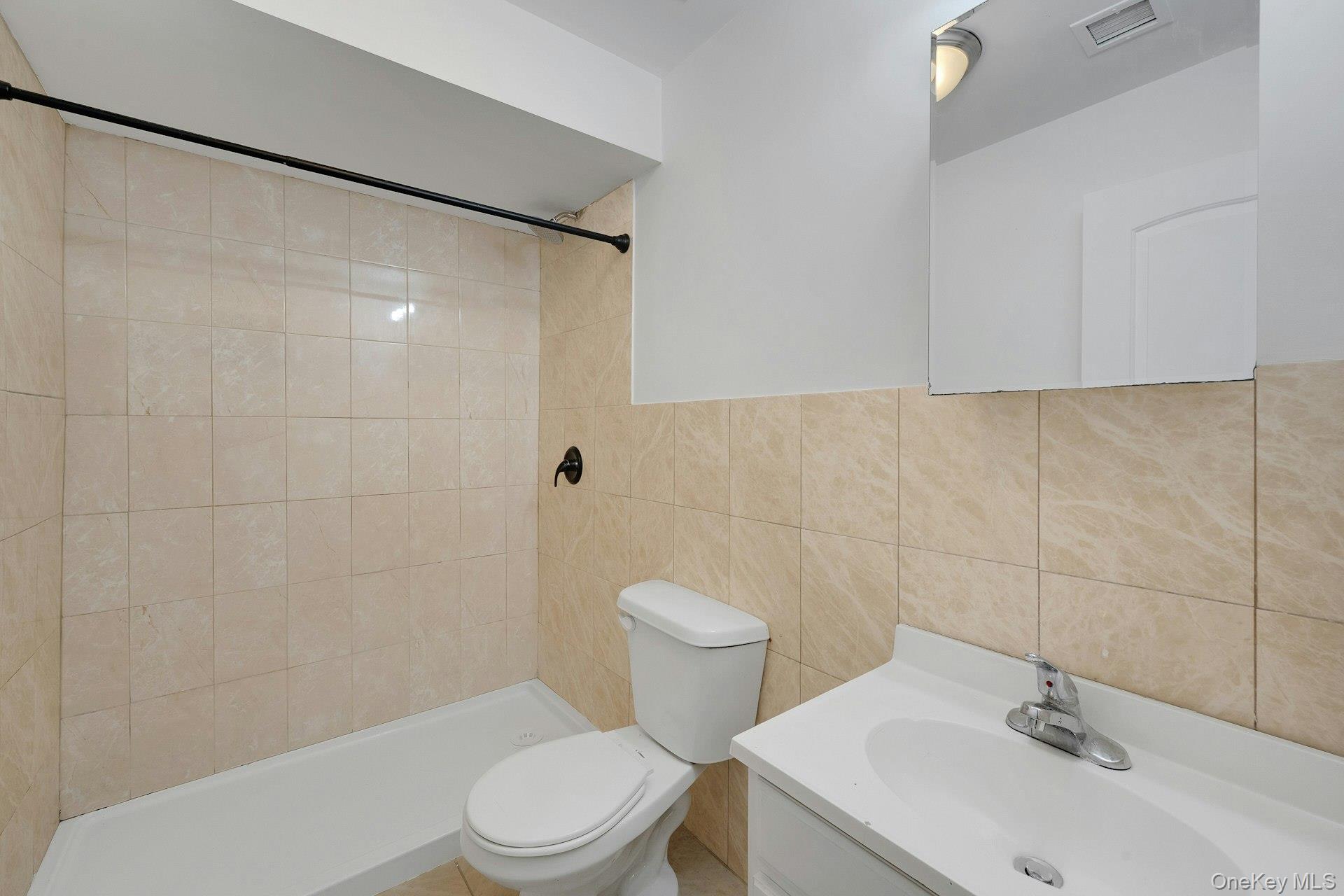 822 Hollywood Avenue, Bronx, NY 10465