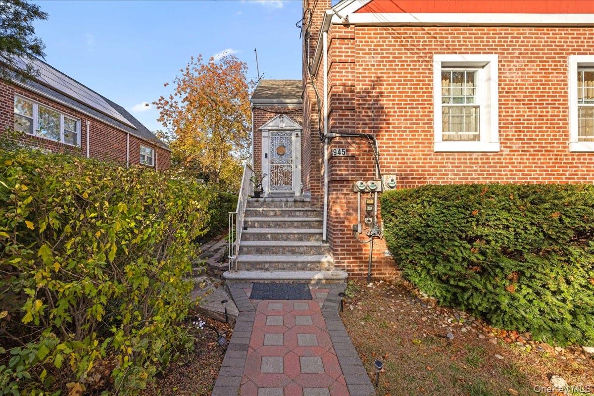 945 E 222nd Street, Bronx, NY 10469