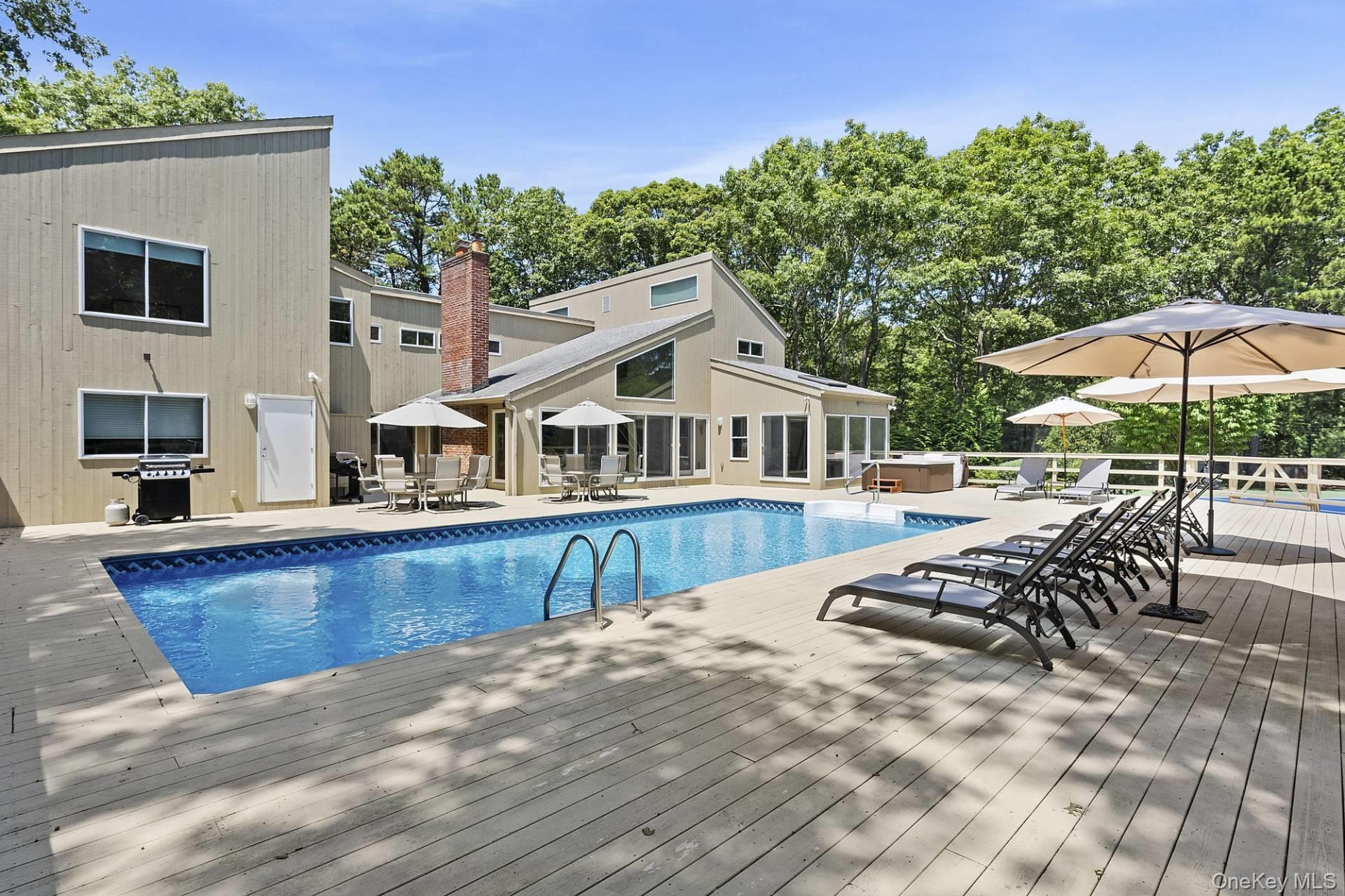 1 Blue Jay Way, East Quogue, NY 11942