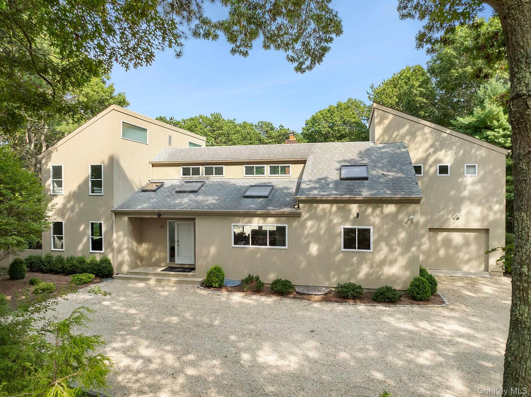 1 Blue Jay Way, East Quogue, NY 11942