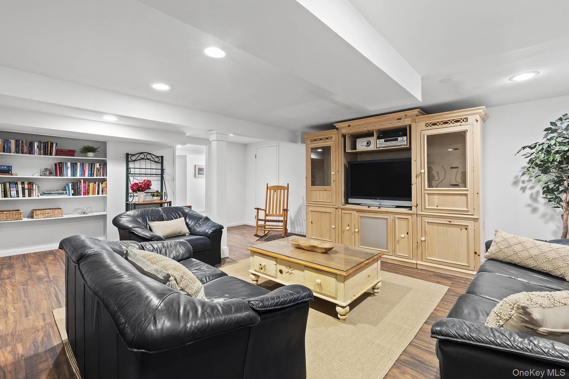 1 Blue Jay Way, East Quogue, NY 11942