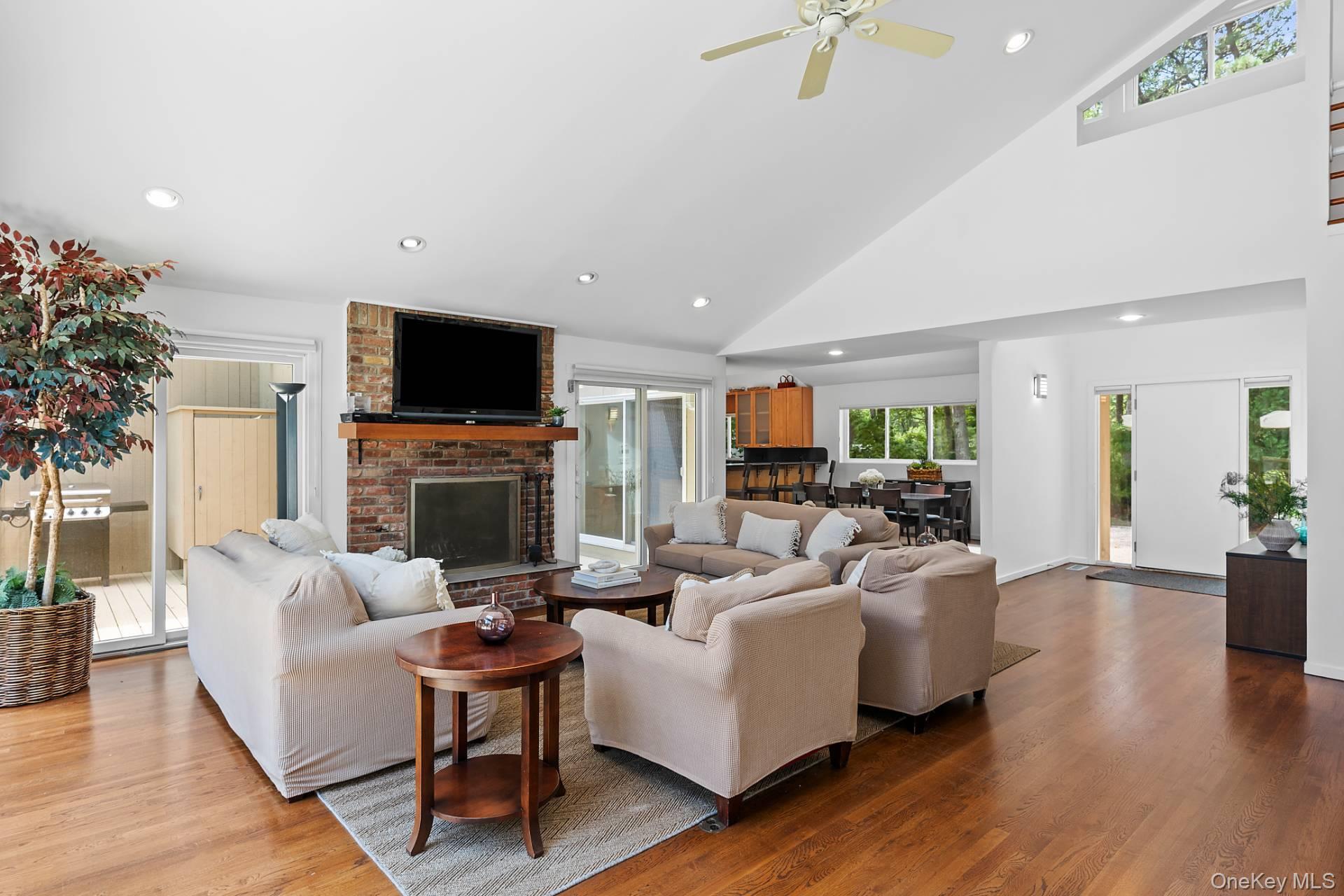 1 Blue Jay Way, East Quogue, NY 11942