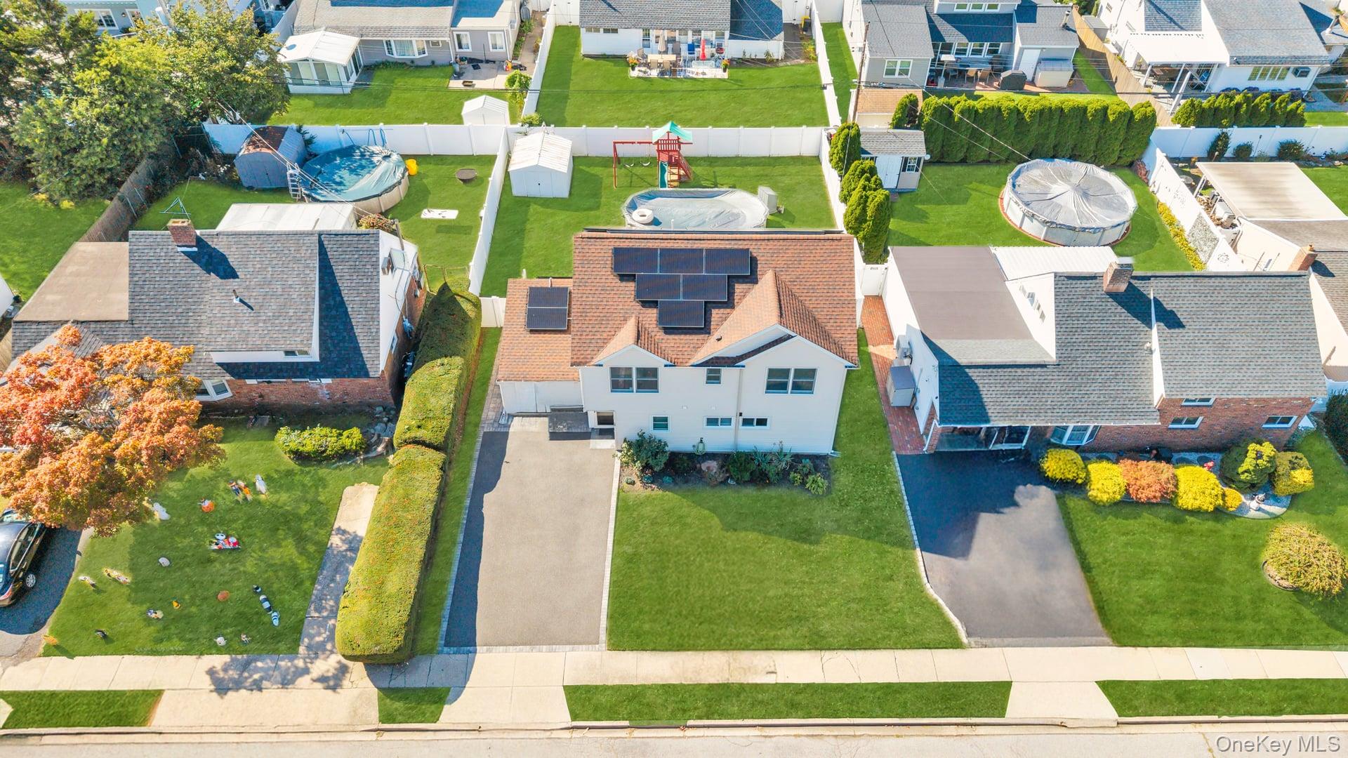 20 Bridge Lane, Hicksville, NY 11801