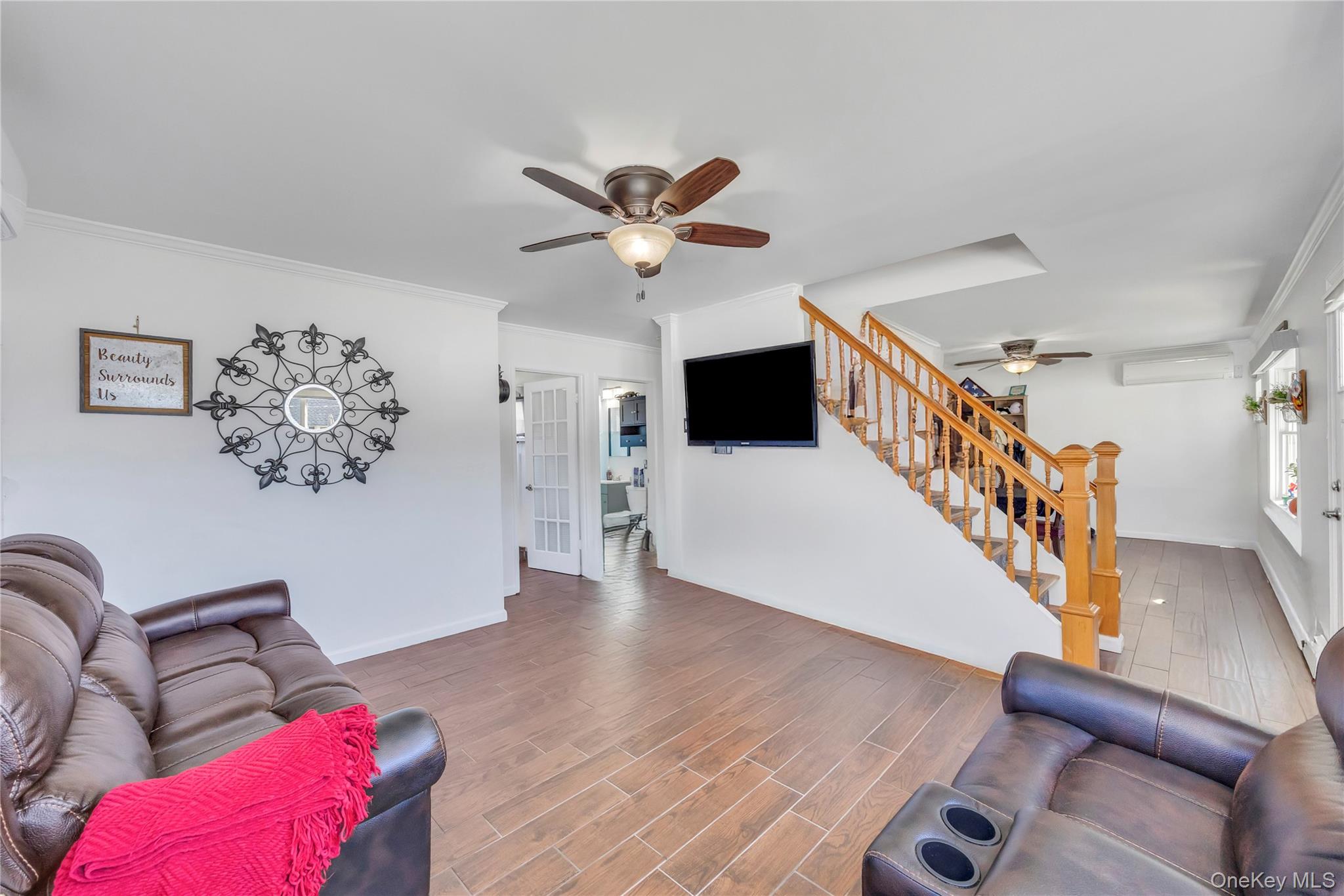 20 Bridge Lane, Hicksville, NY 11801