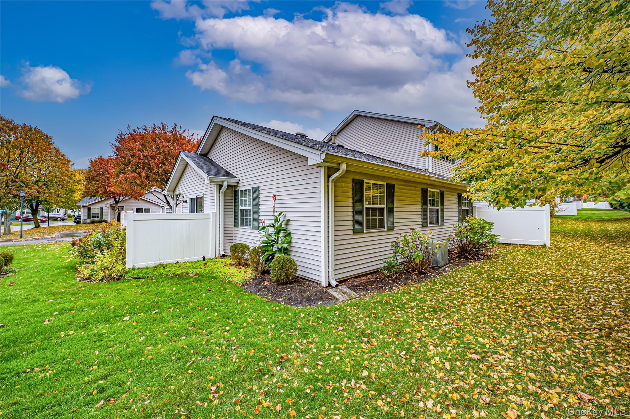 19 Biltmore Circle # 19, Huntington Station, NY 11746