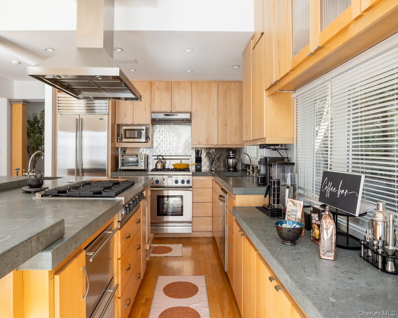 15 Pheasant Run, Quogue, NY 11959