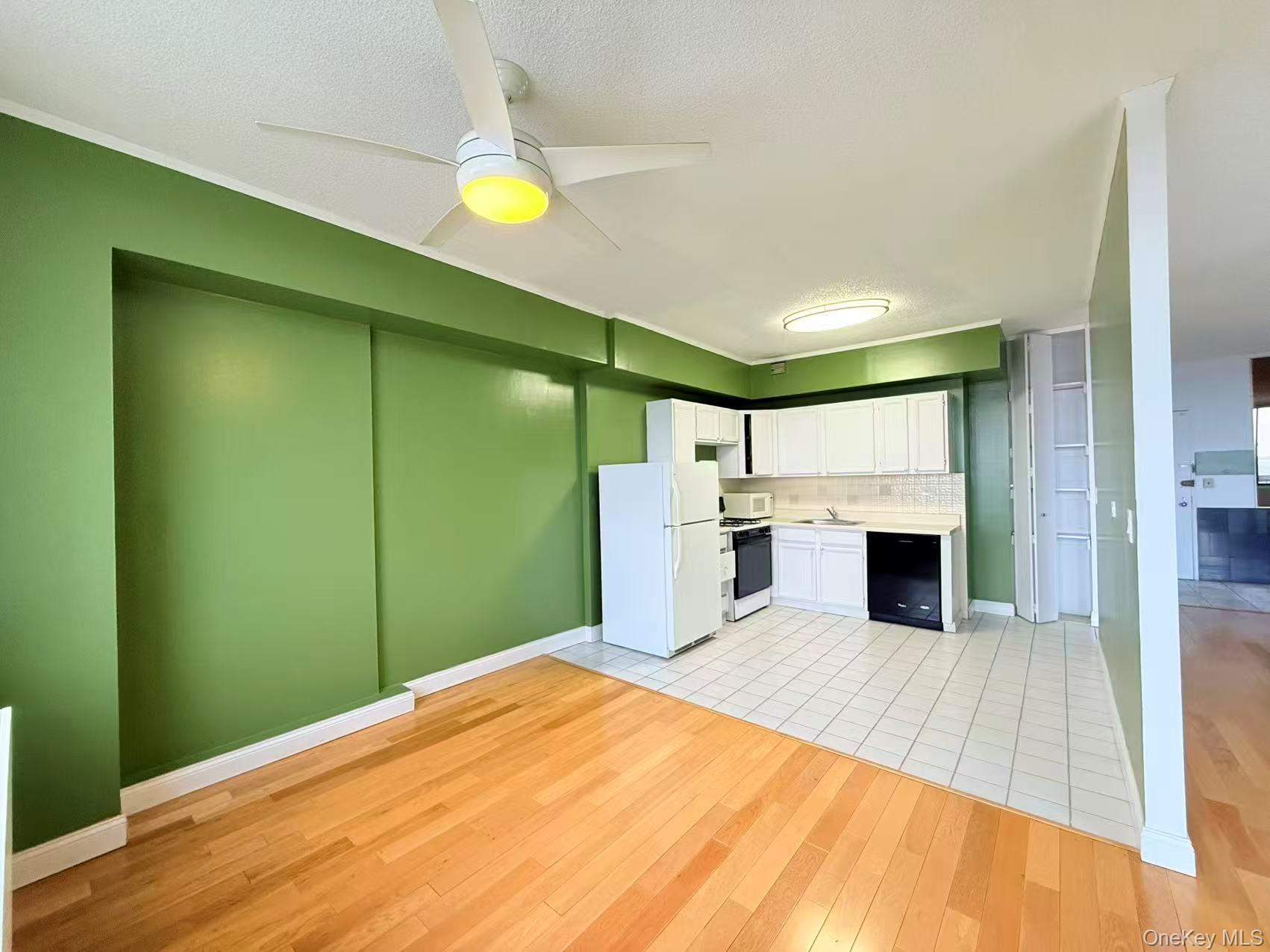 2 Bay Club Drive # PHJ, Bayside, NY 11360