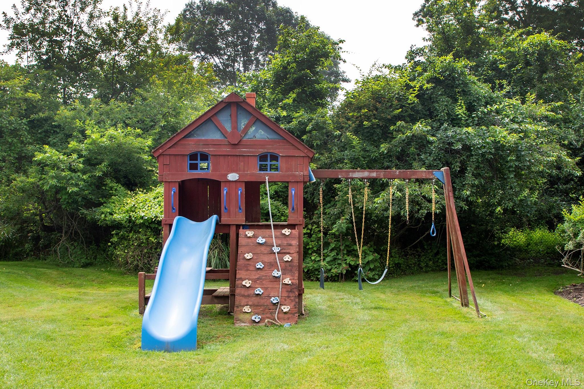 16 Laila Lane, Remsenburg, NY 11960