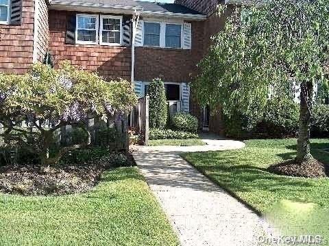 94 Aspen Drive East, Woodbury, NY 11797