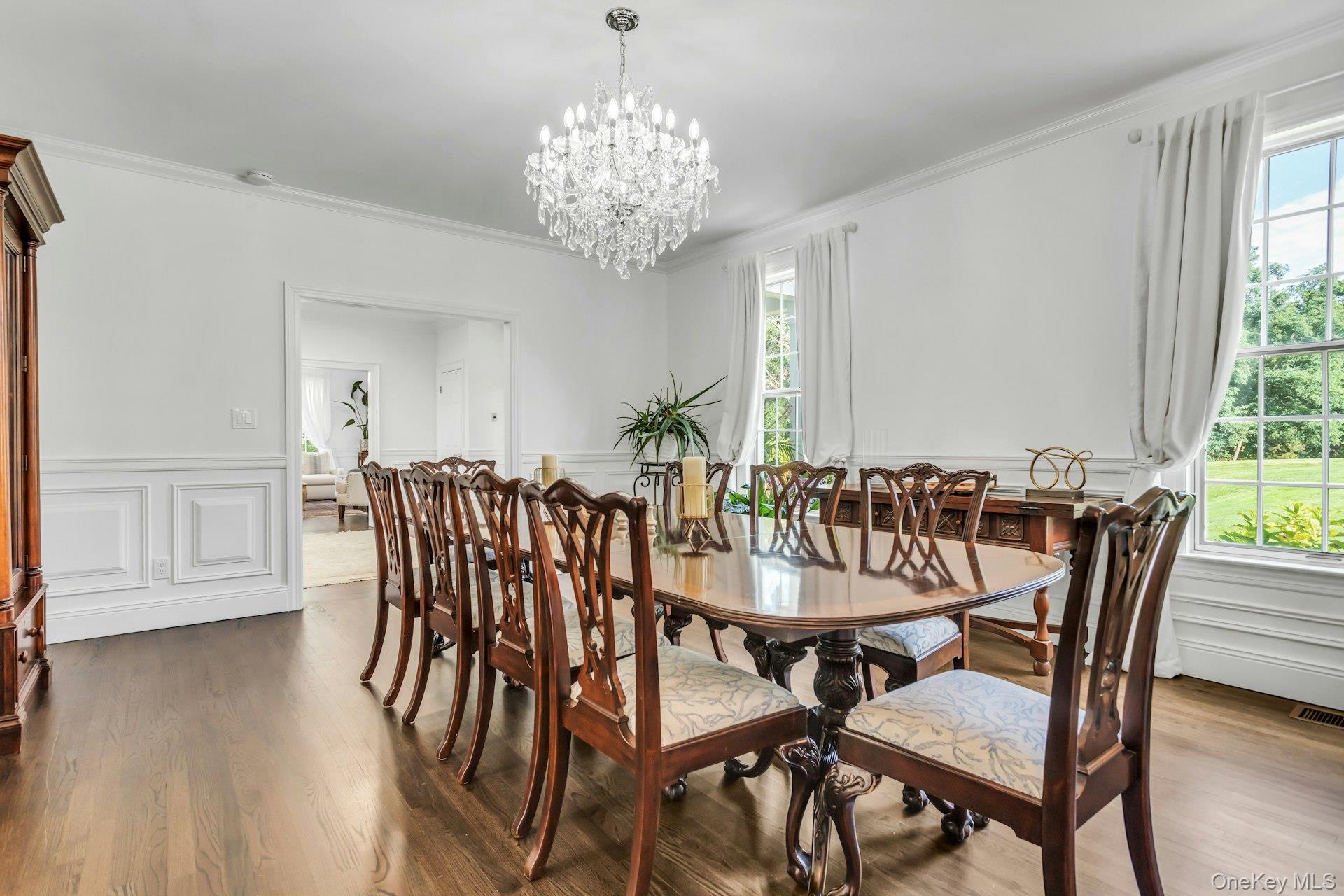 16 Robin Court, Glen Cove, NY 11542