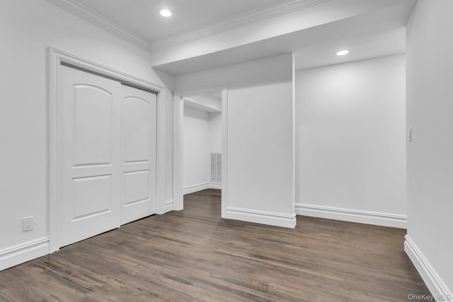 16 Robin Court, Glen Cove, NY 11542