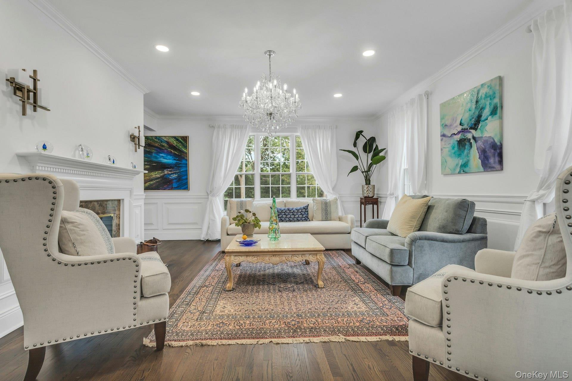 16 Robin Court, Glen Cove, NY 11542