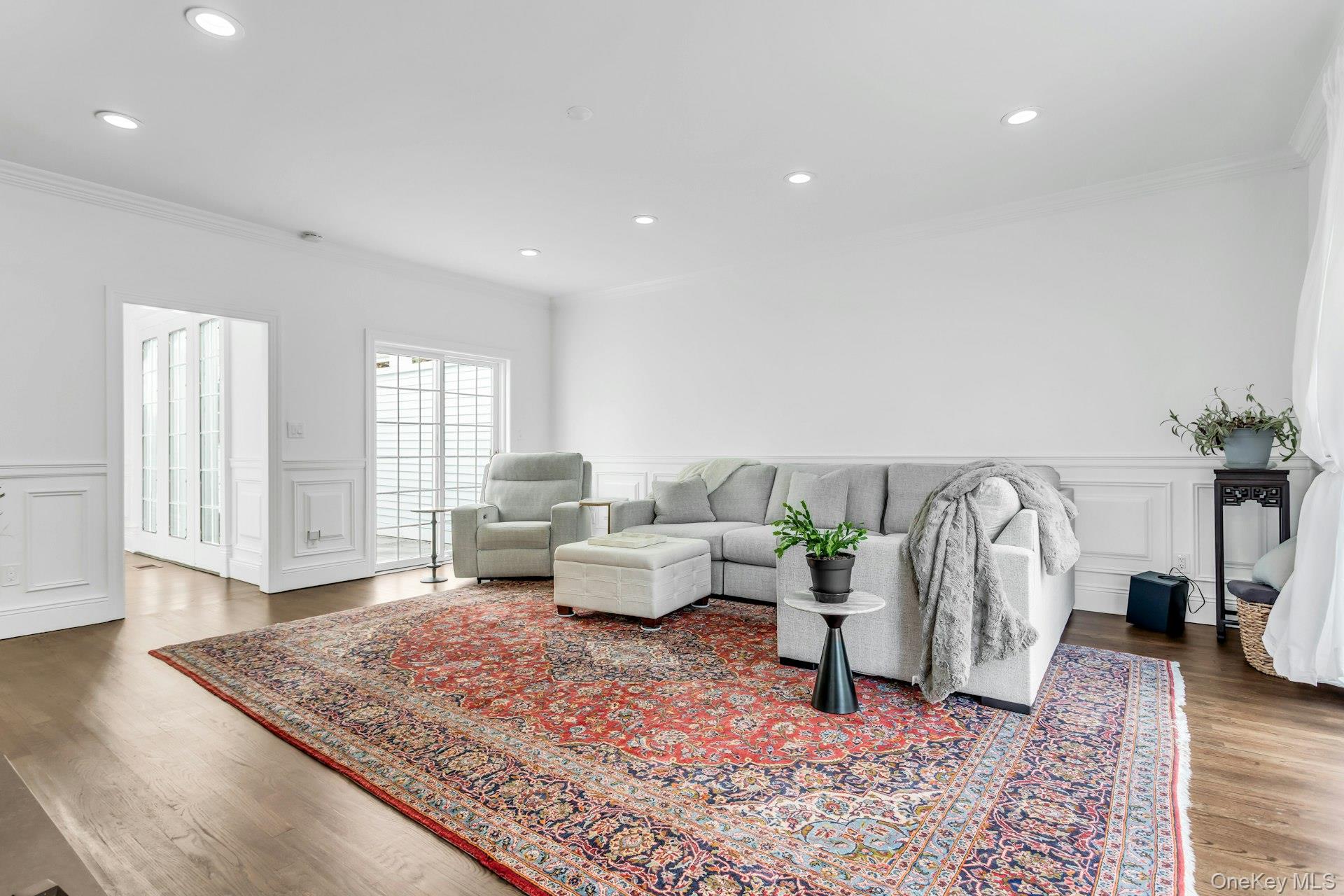 16 Robin Court, Glen Cove, NY 11542