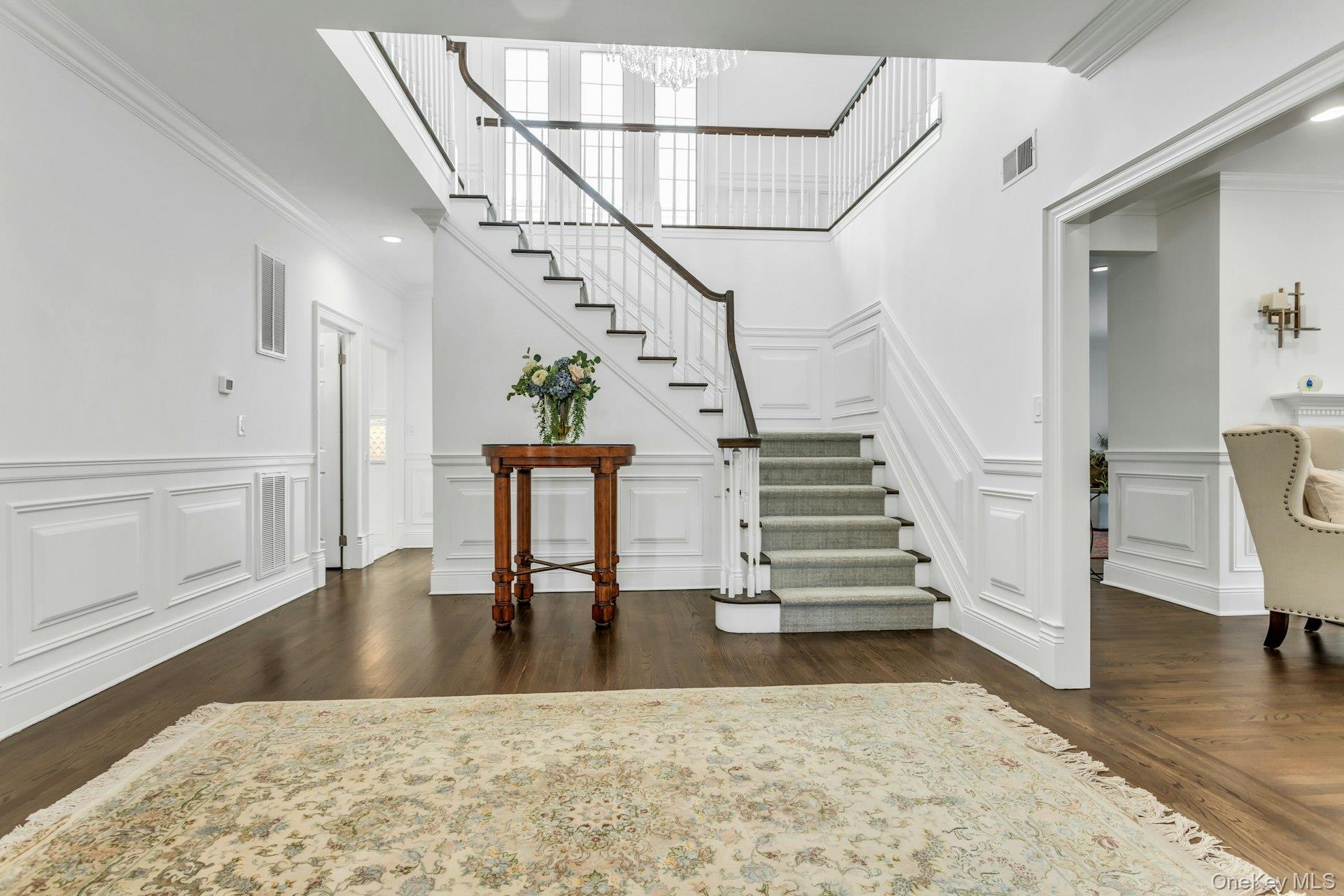 16 Robin Court, Glen Cove, NY 11542