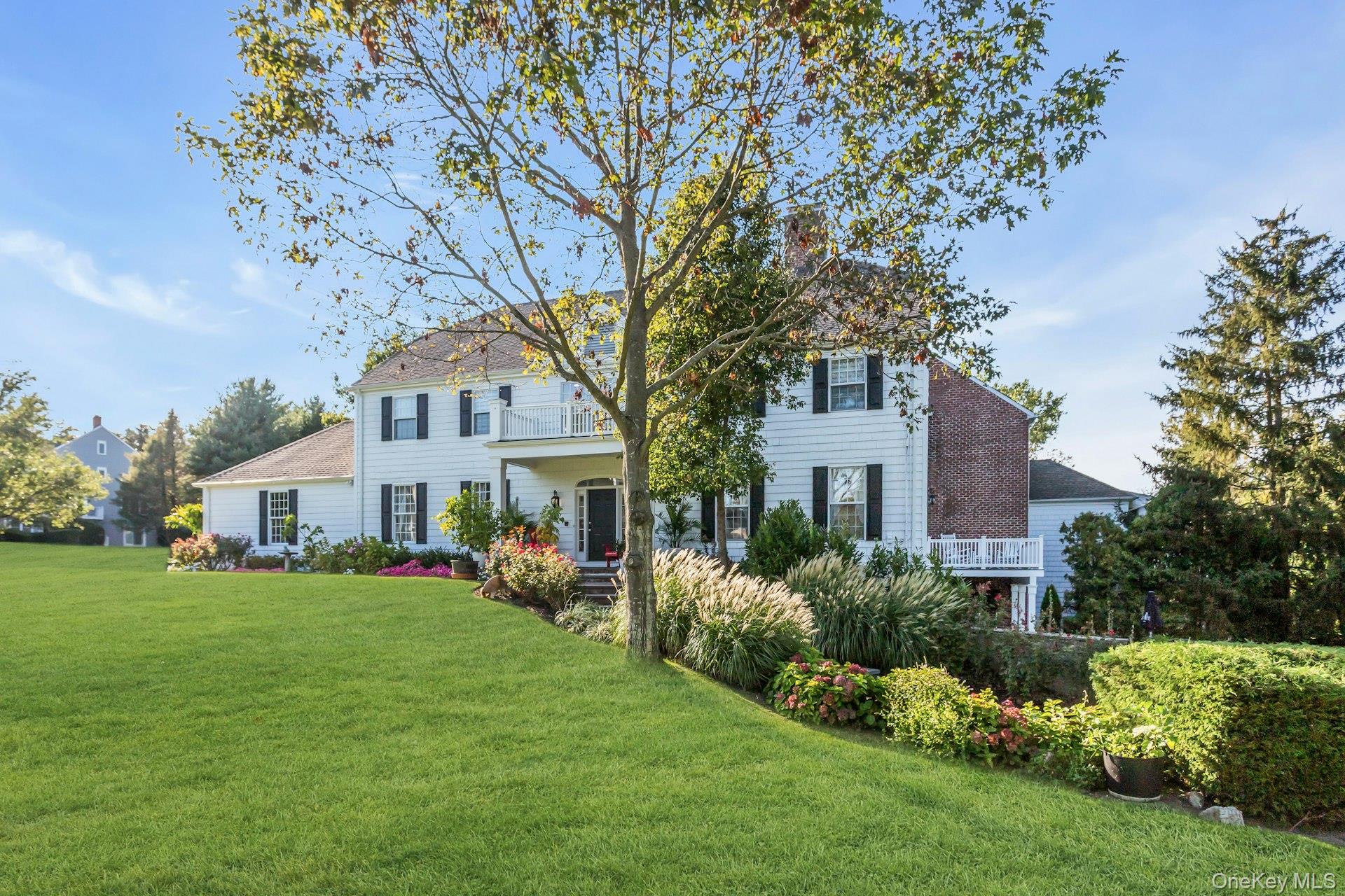 16 Robin Court, Glen Cove, NY 11542