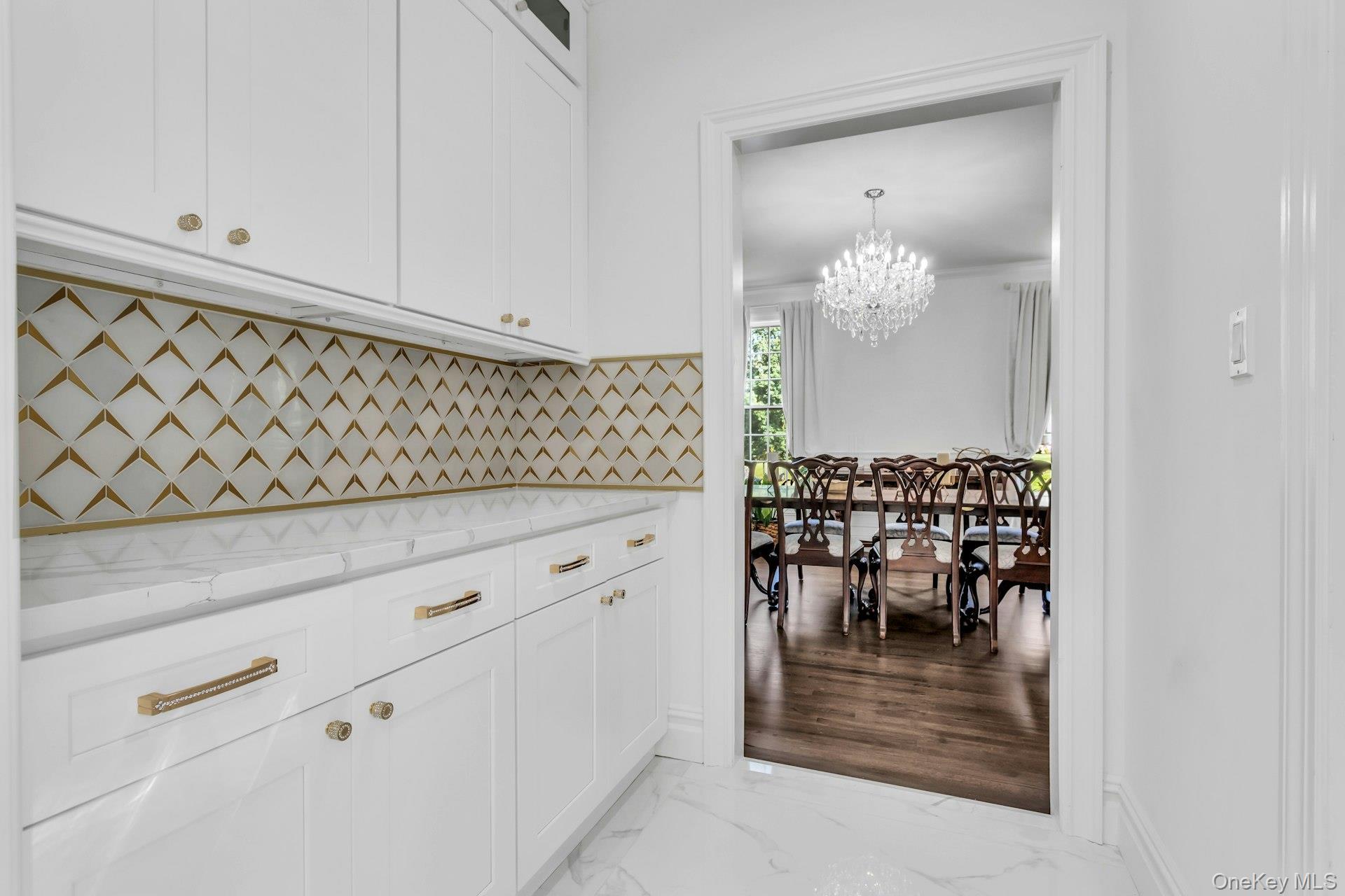 16 Robin Court, Glen Cove, NY 11542