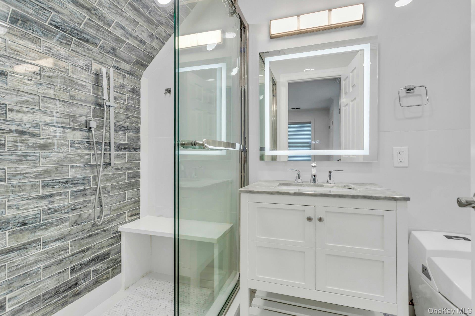 16 Robin Court, Glen Cove, NY 11542