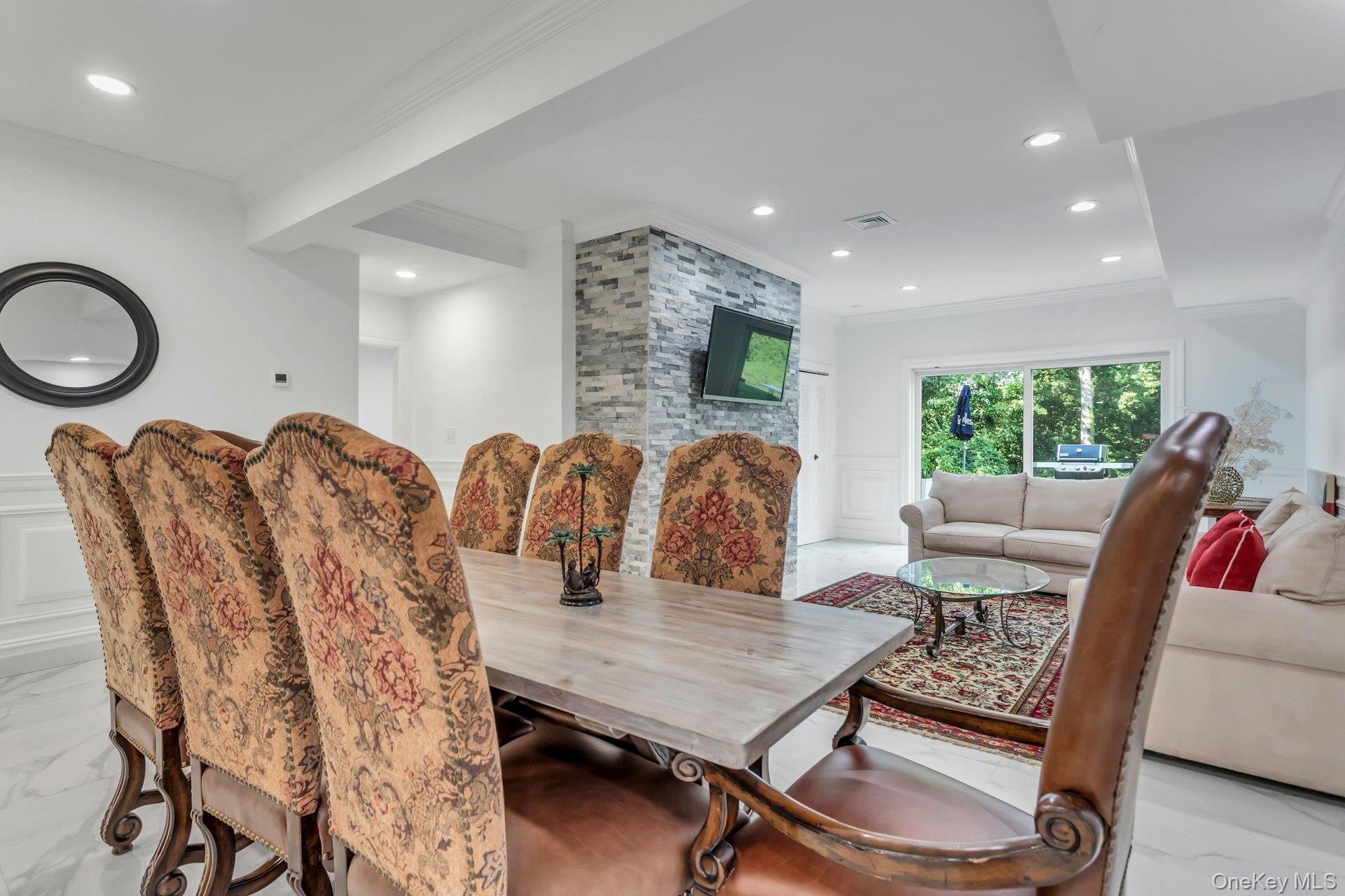 16 Robin Court, Glen Cove, NY 11542