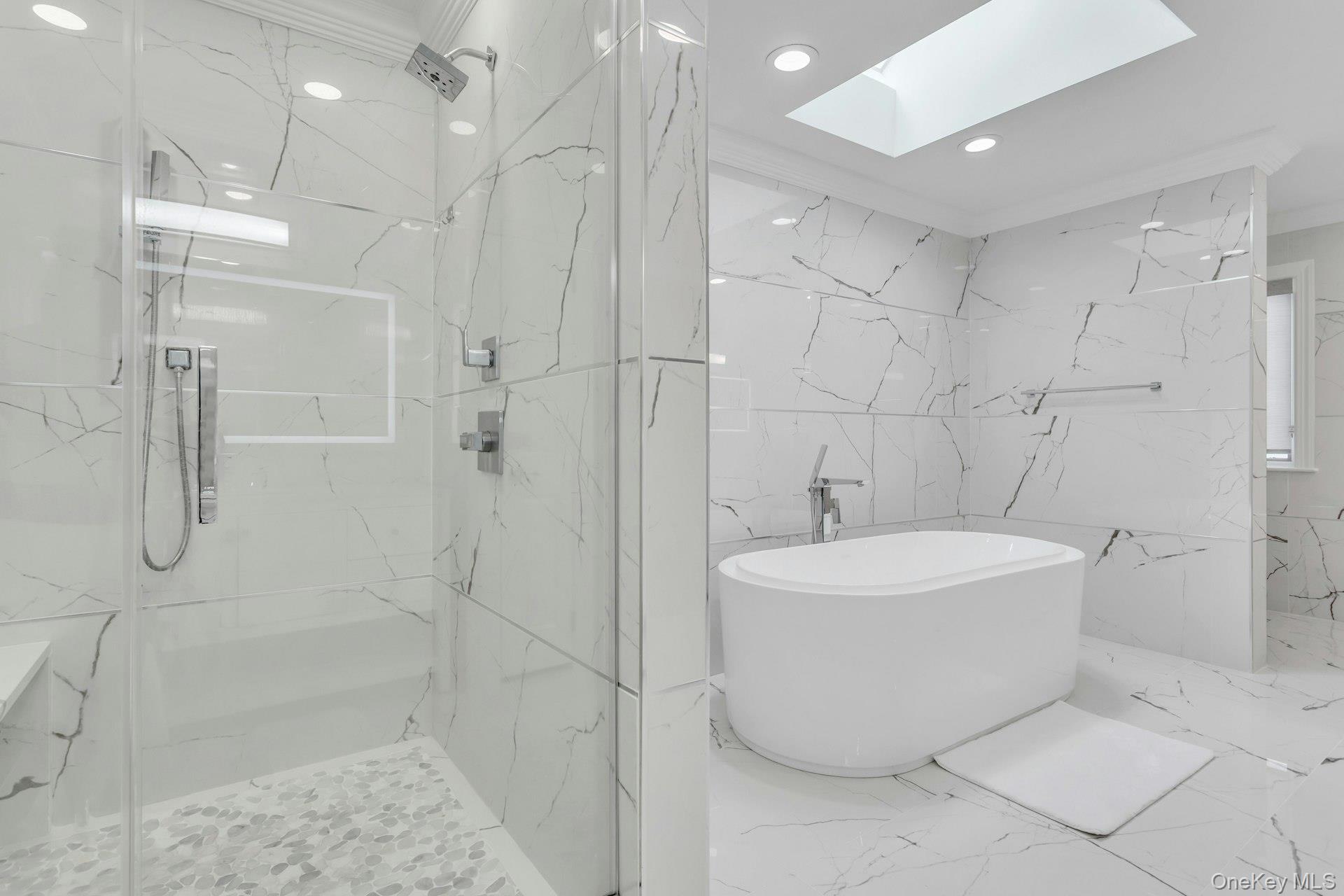 16 Robin Court, Glen Cove, NY 11542