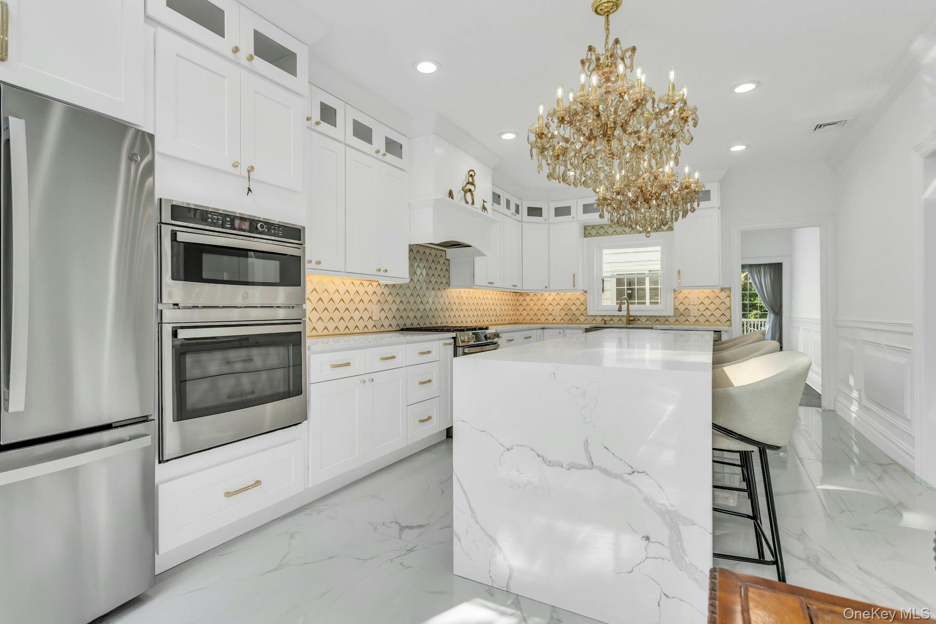 16 Robin Court, Glen Cove, NY 11542