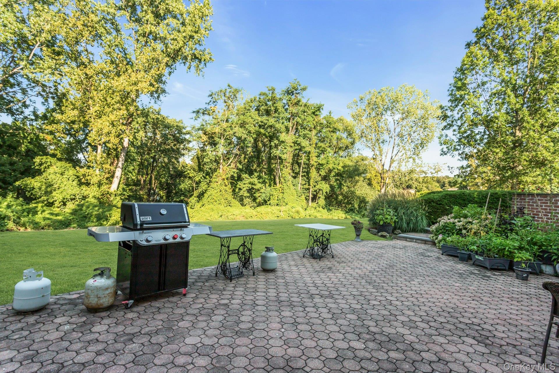 16 Robin Court, Glen Cove, NY 11542