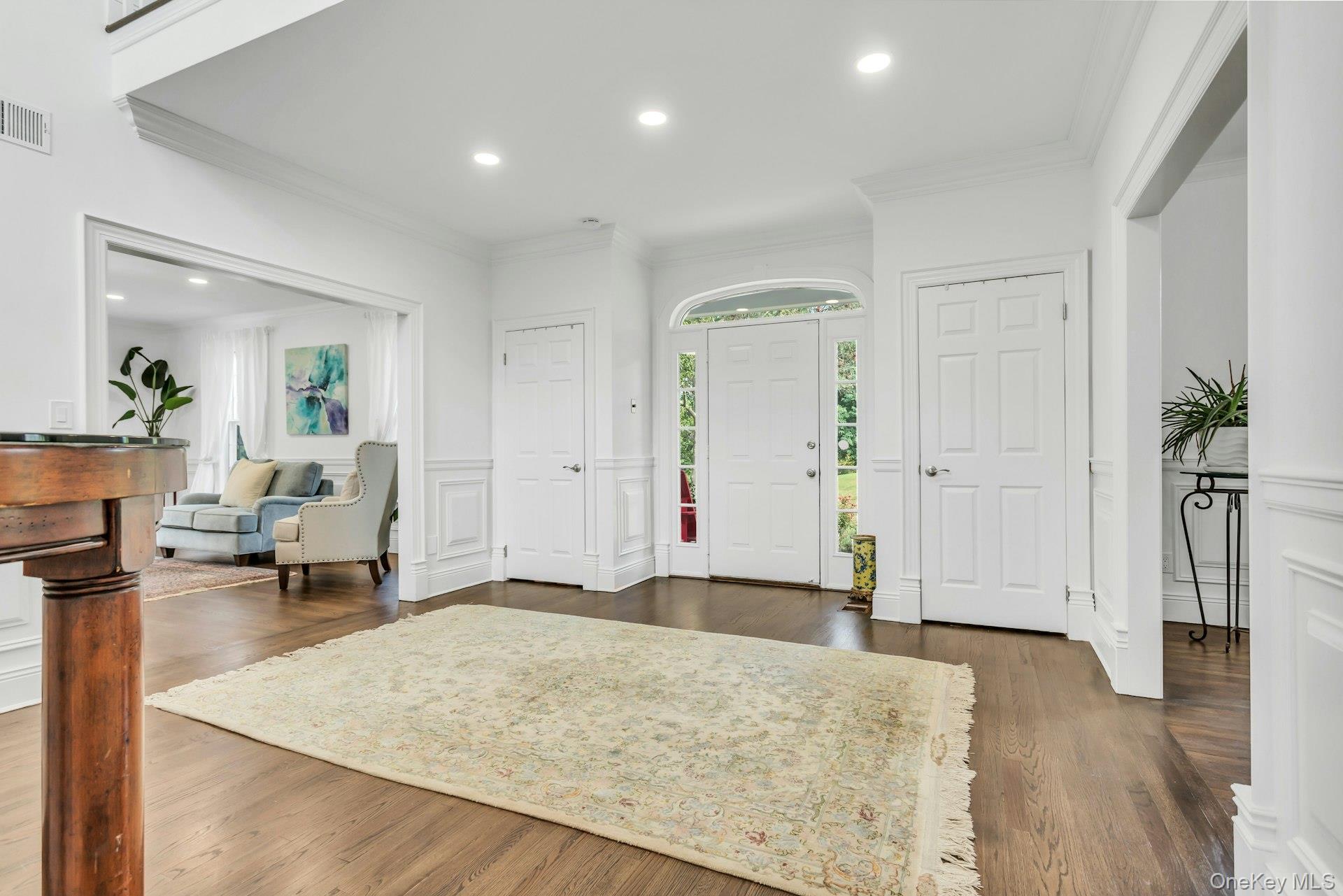 16 Robin Court, Glen Cove, NY 11542