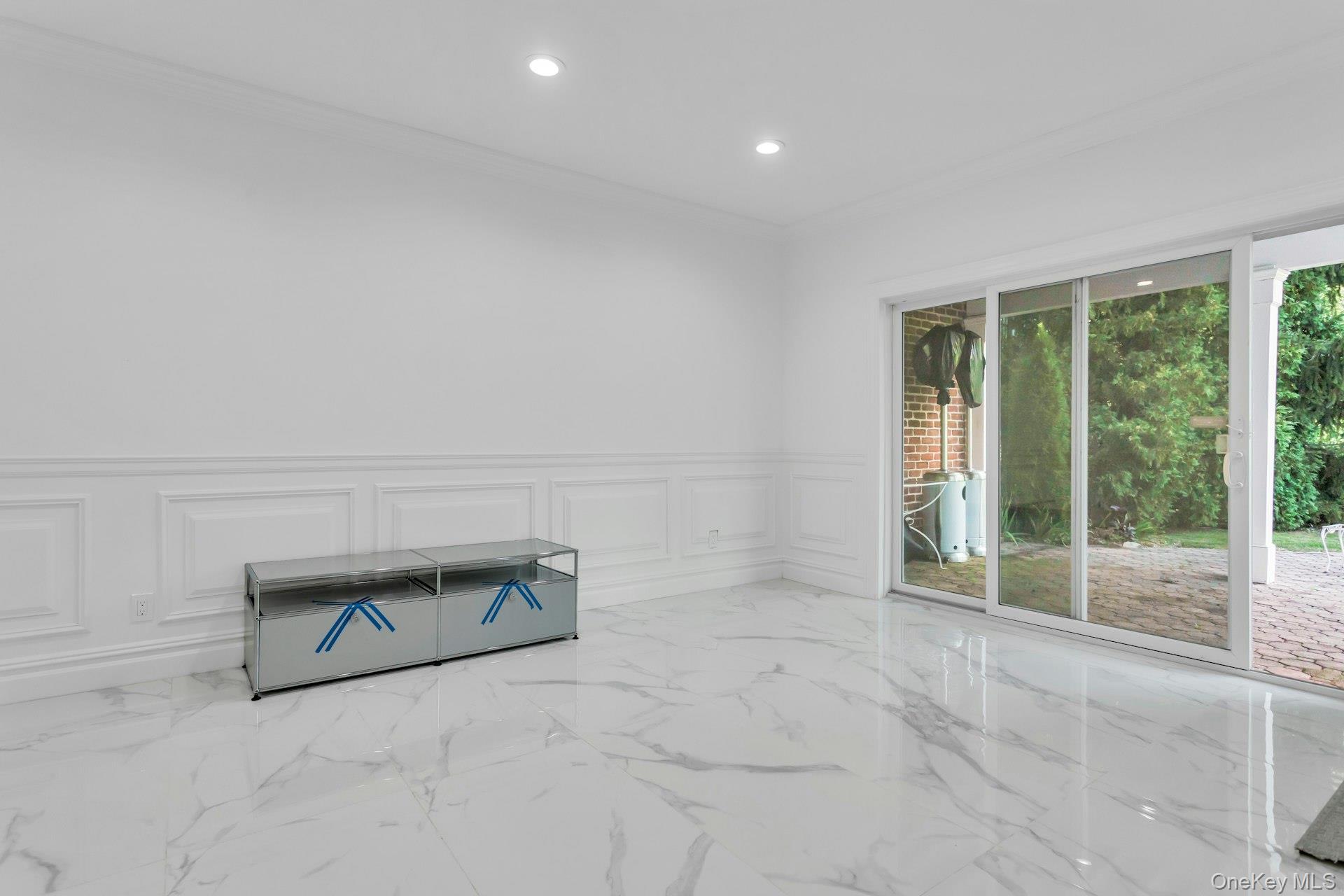 16 Robin Court, Glen Cove, NY 11542