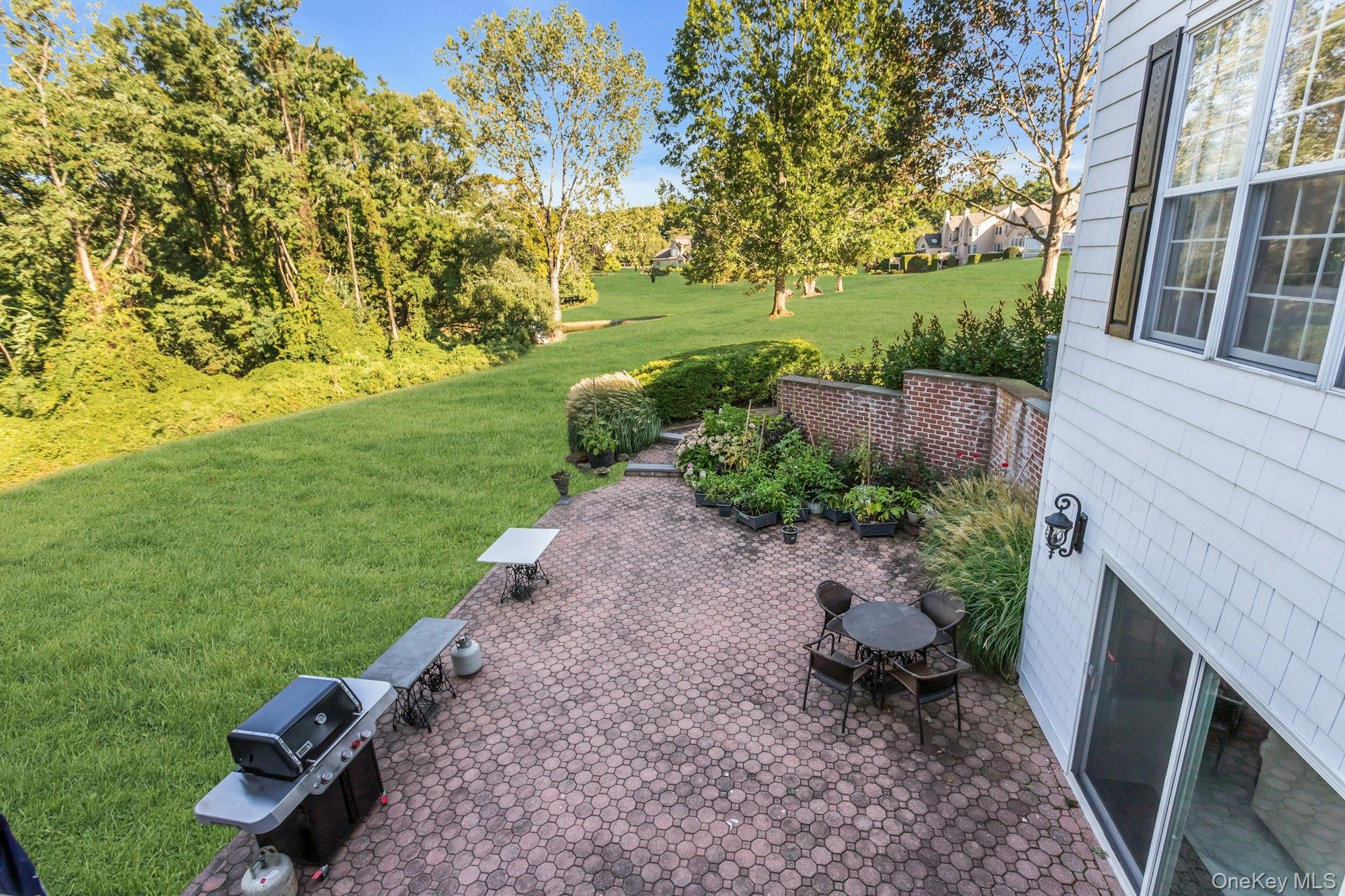 16 Robin Court, Glen Cove, NY 11542