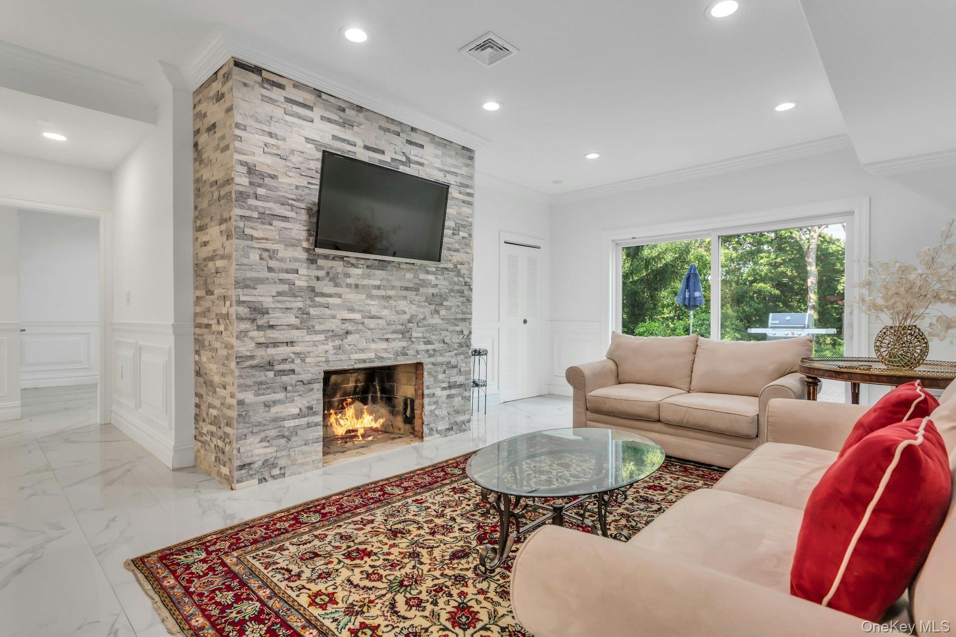 16 Robin Court, Glen Cove, NY 11542