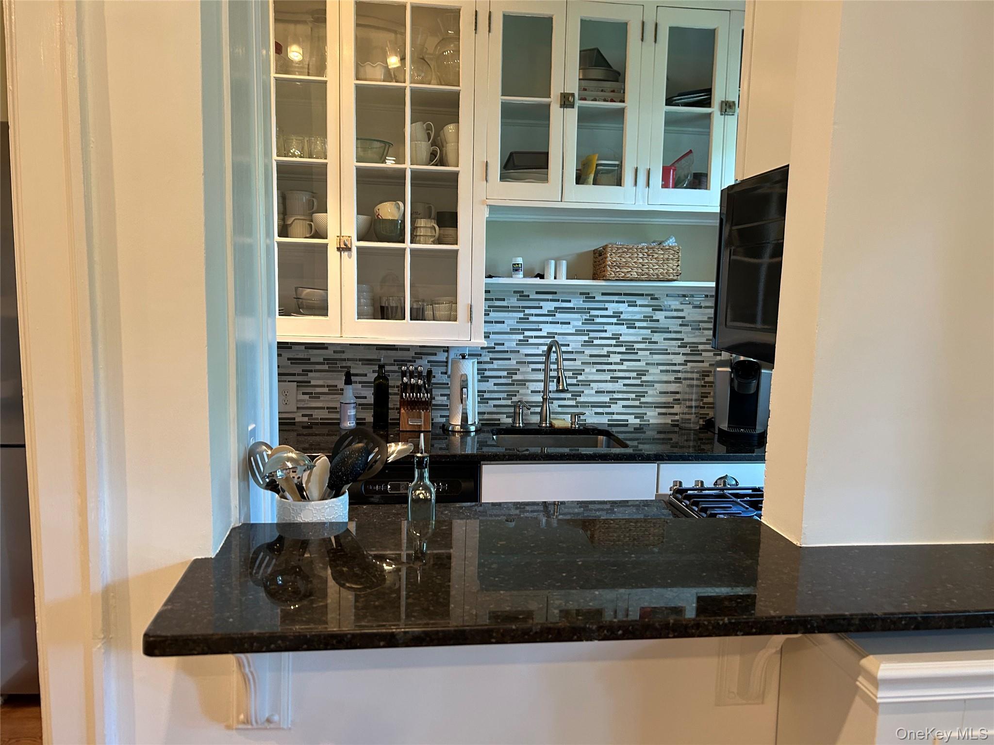 56 Pondfield Road W # 4A, Bronxville, NY 10708