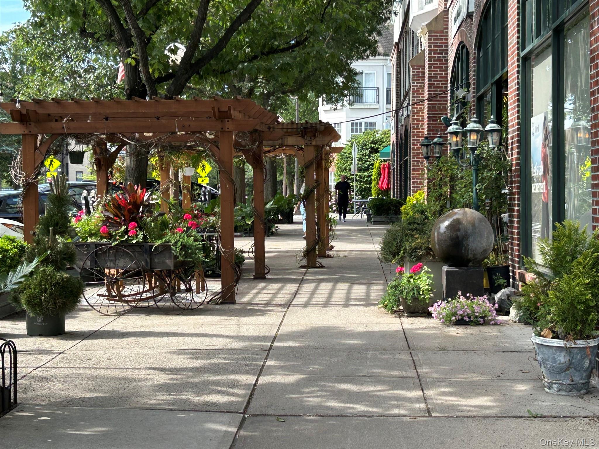 56 Pondfield Road W # 4A, Bronxville, NY 10708