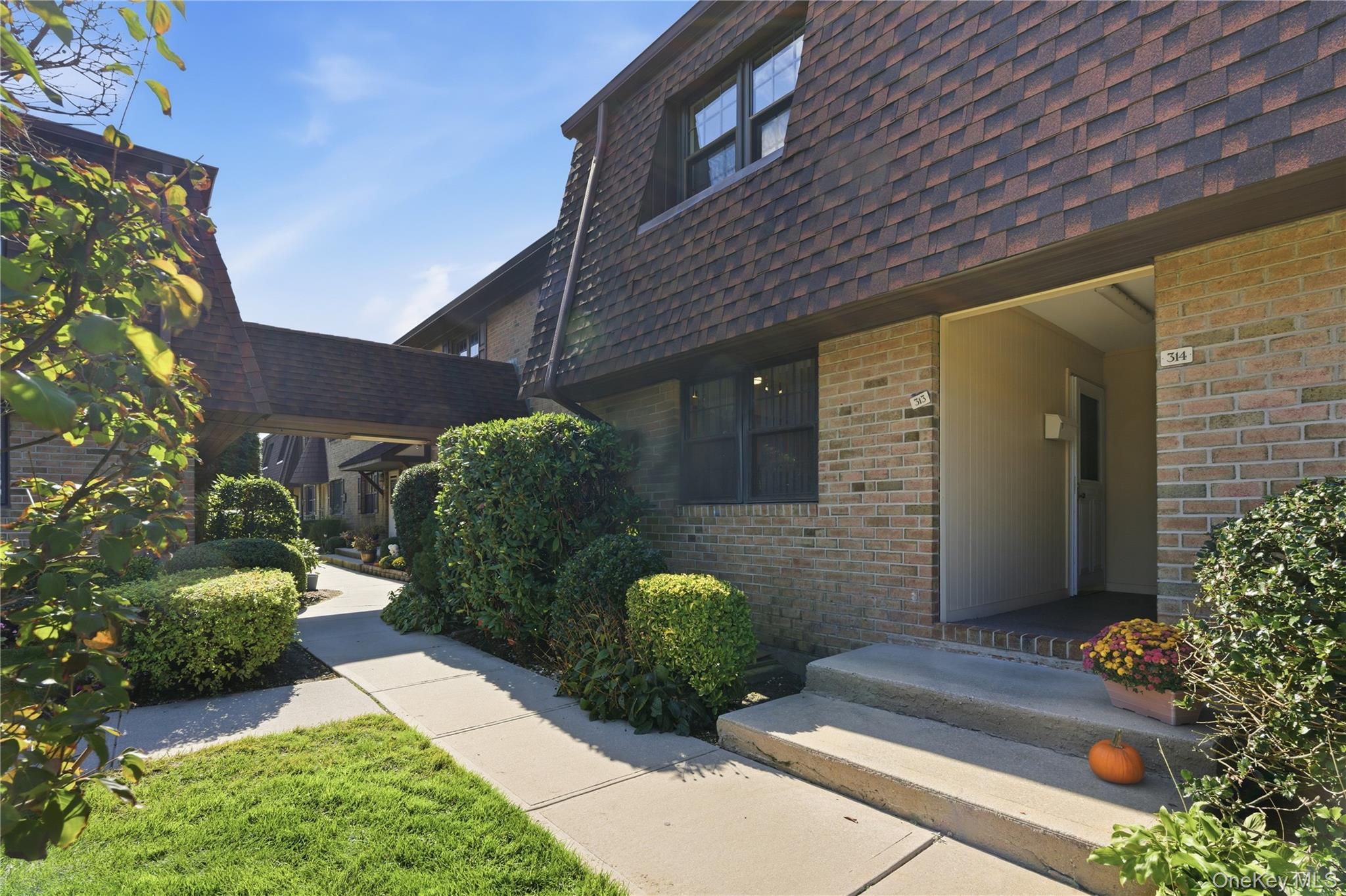 313 Mariners Way, Copiague, NY 11726