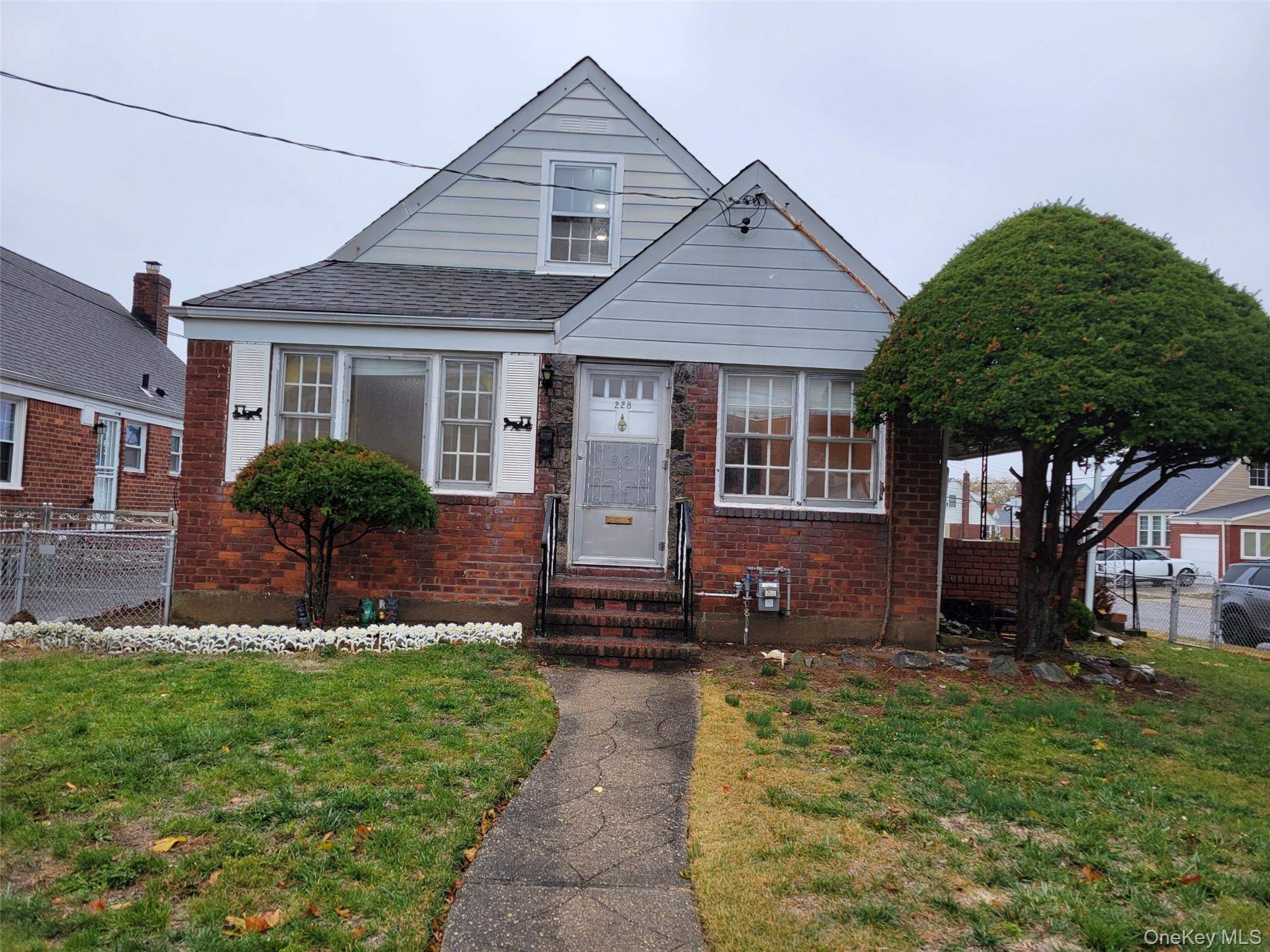 228 East, Valley Stream, NY 11580