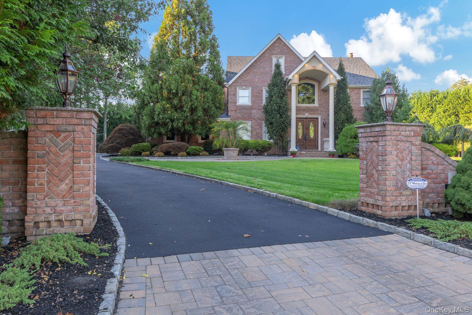 Manorville, NY 11949