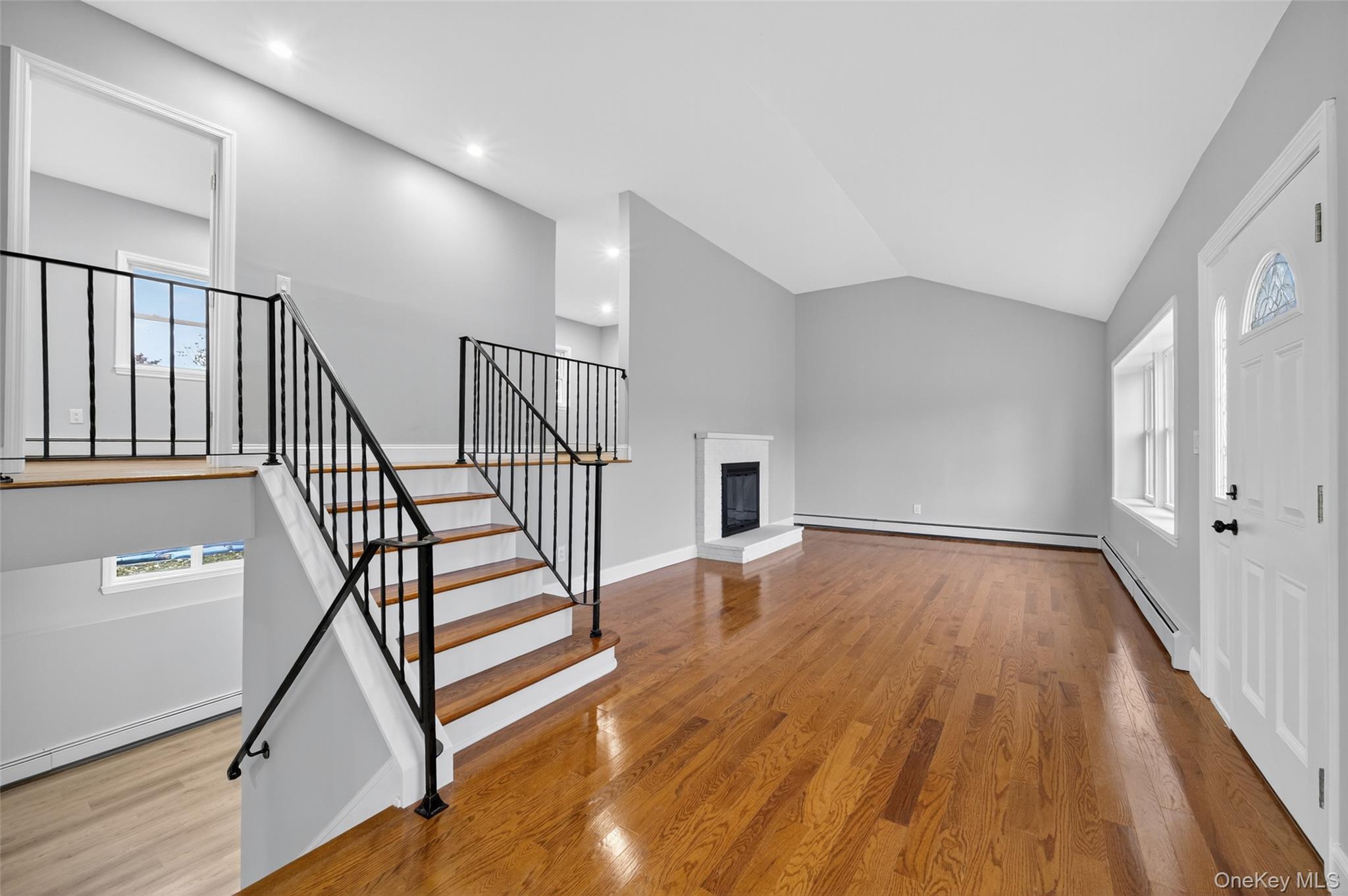 13 Mountain View Avenue, Saugerties, NY 12477