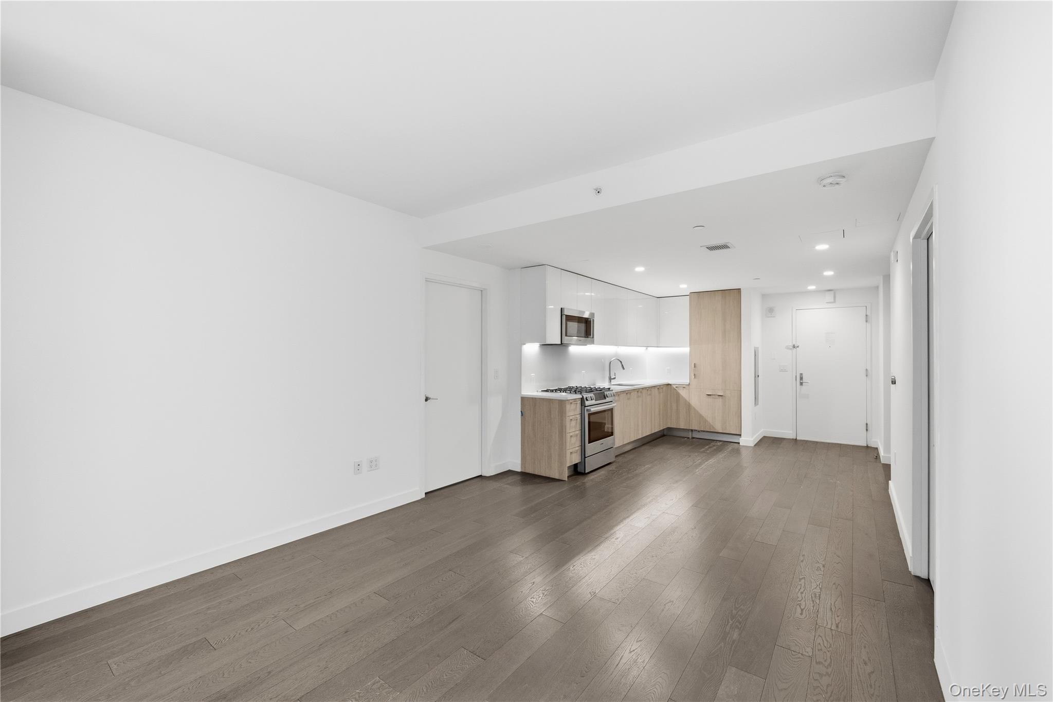 13103 40 Road # 11Q, Flushing, NY 11354