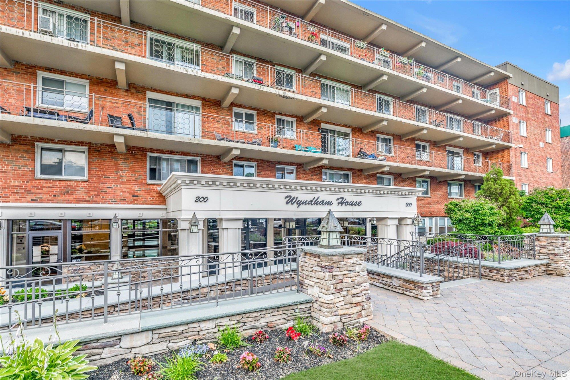 200 Atlantic # 321, Lynbrook, NY 11563